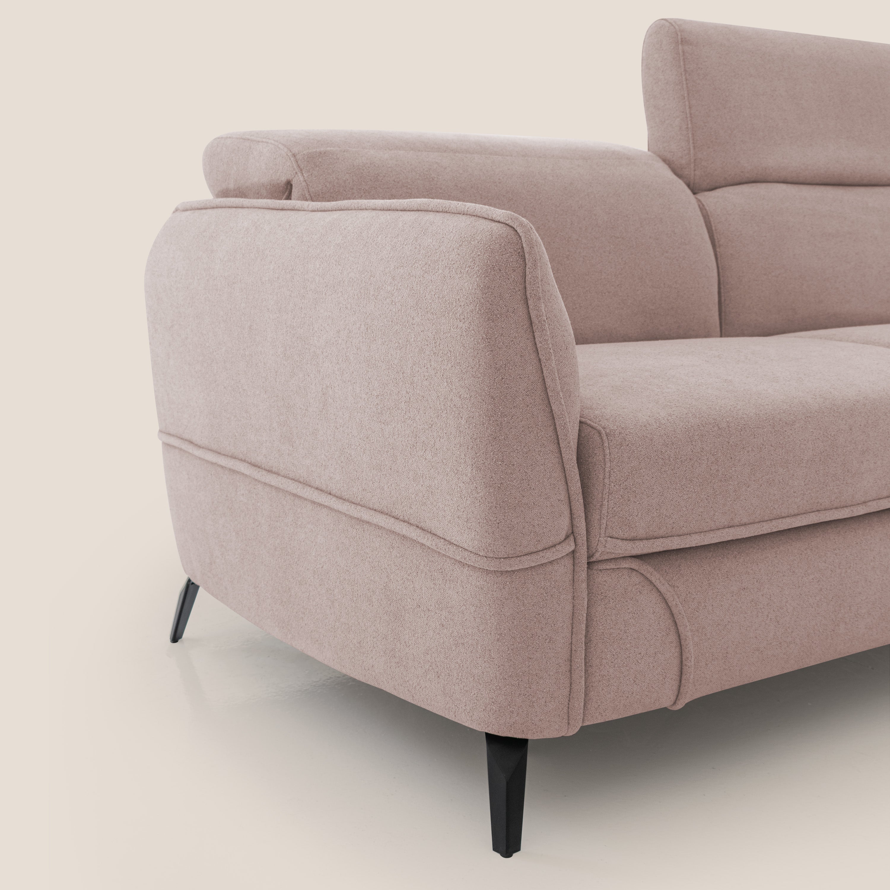 Bloom Divano con poggiapiedi estraibile piedini alti e poggiatesta reclinabili in tessuto bouclé impermeabile T07 rosa - divani.store