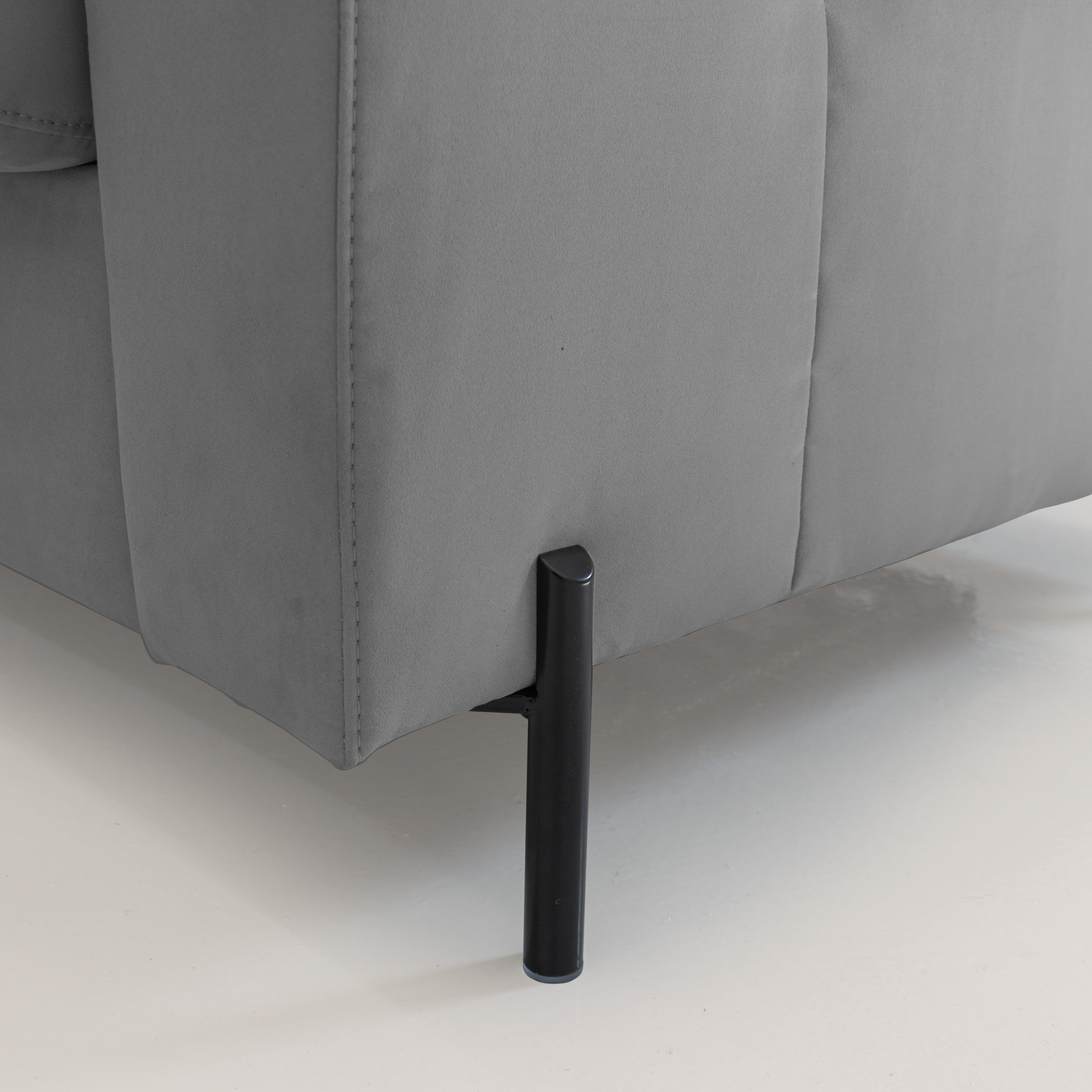 Ortensia divano letto materasso H18 cm con piedi alti in elegante microfibra smacchiabile T11 grigio - divani.store