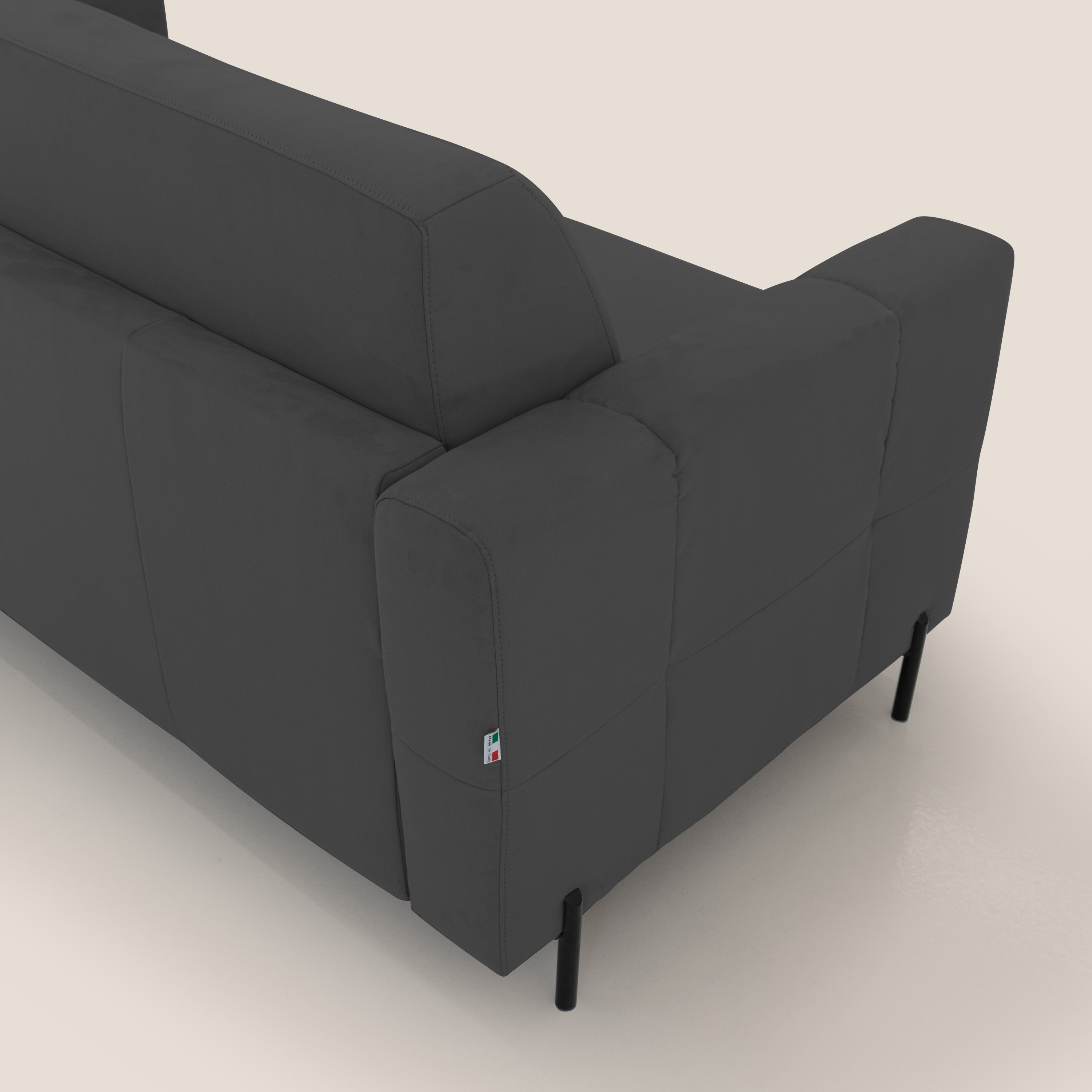 Ortensia divano letto materasso H18 cm con piedi alti in elegante microfibra smacchiabile T11 nero - divani.store