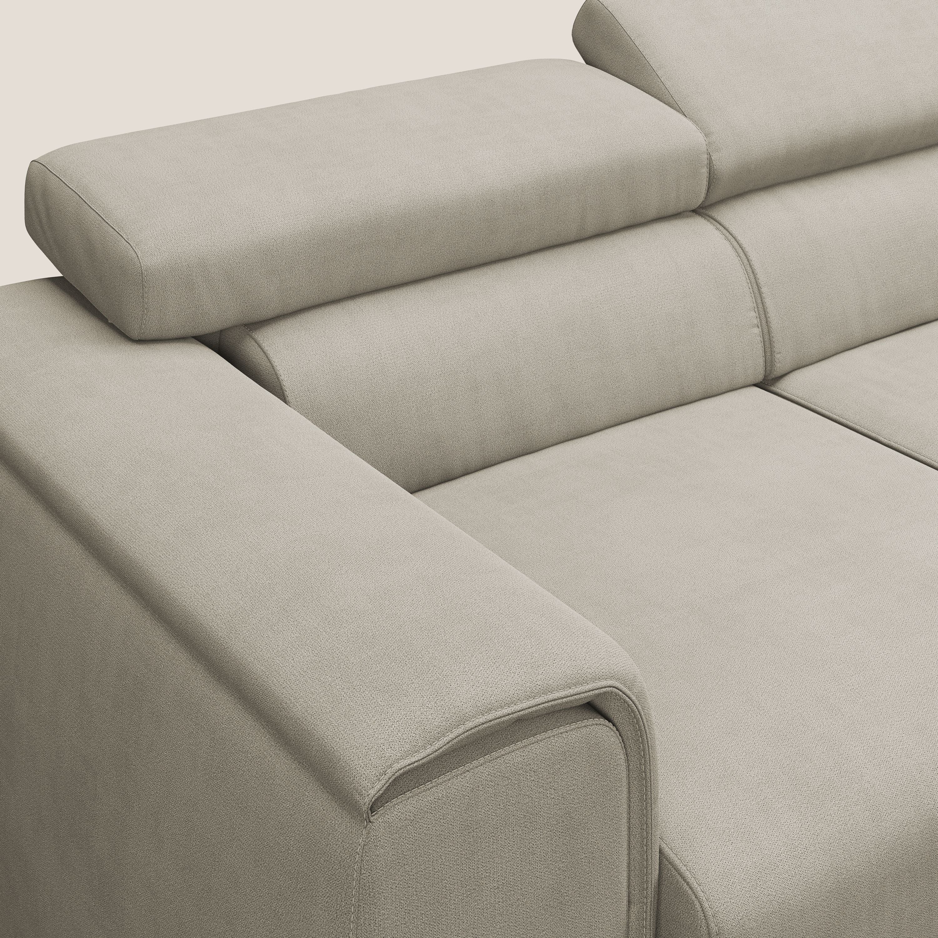 Zeno Divano con pouf estraibile poggiapiedi a 3 sedute in tessuto morbido impermeabile T02 panna - divani.store