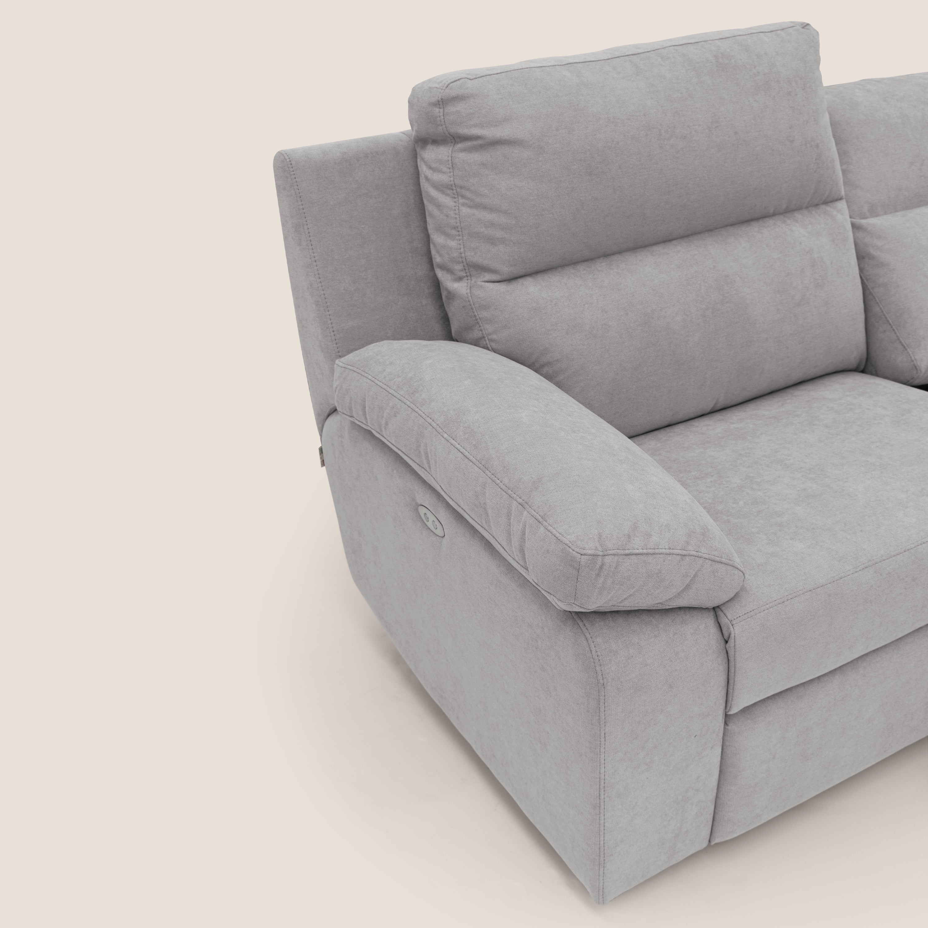 Romeo Divano relax con recliner elettrico in morbido tessuto impermeabile T02 grigio chiaro - divani.store