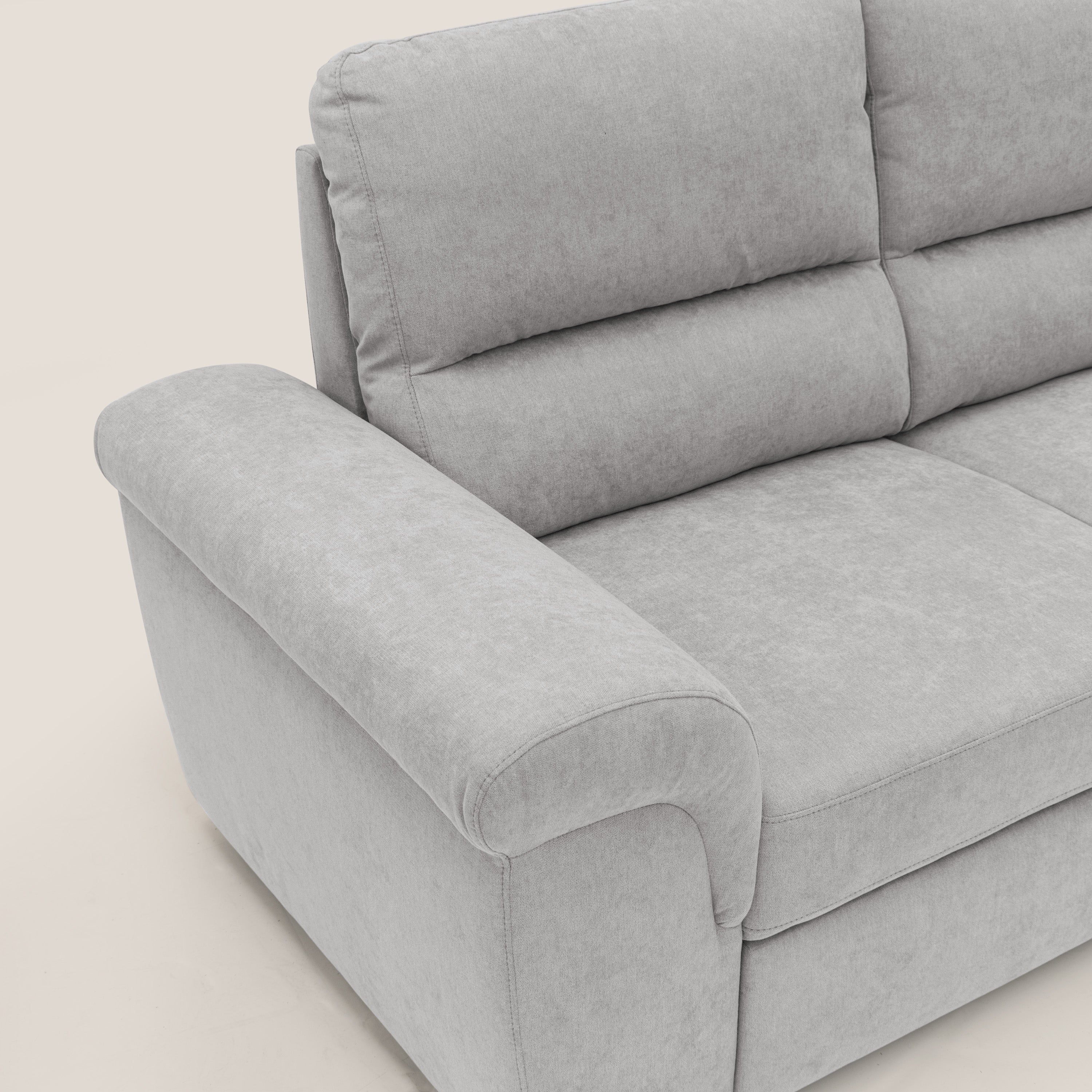 Minerva divano con pouf estraibile poggiapiedi in tessuto morbido impermeabile T02 grigio chiaro - divani.store