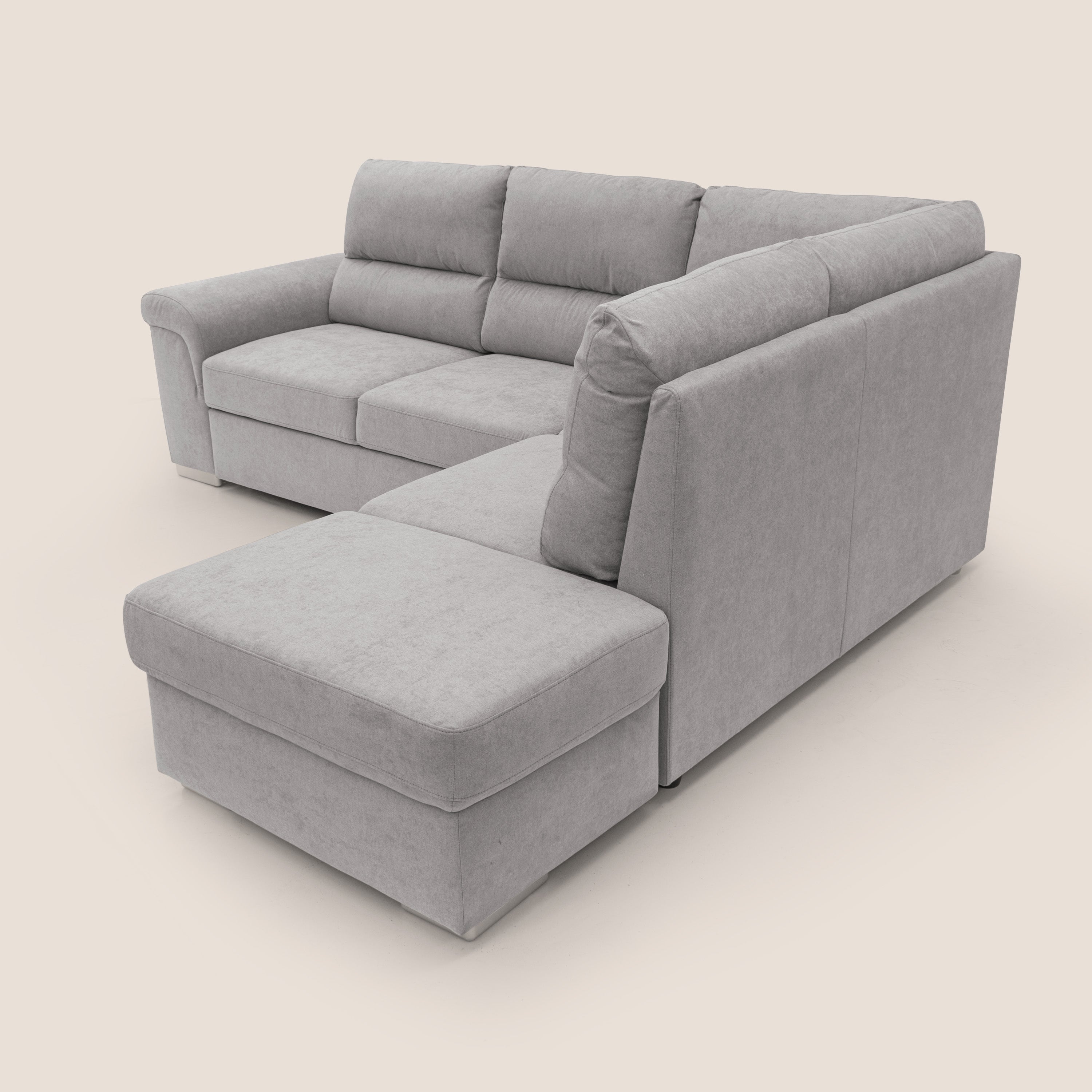 Minerva divano angolare con estraibile a cassettone e pouf contenitore in tessuto morbido impermeabile T02 grigio chiaro - divani.store