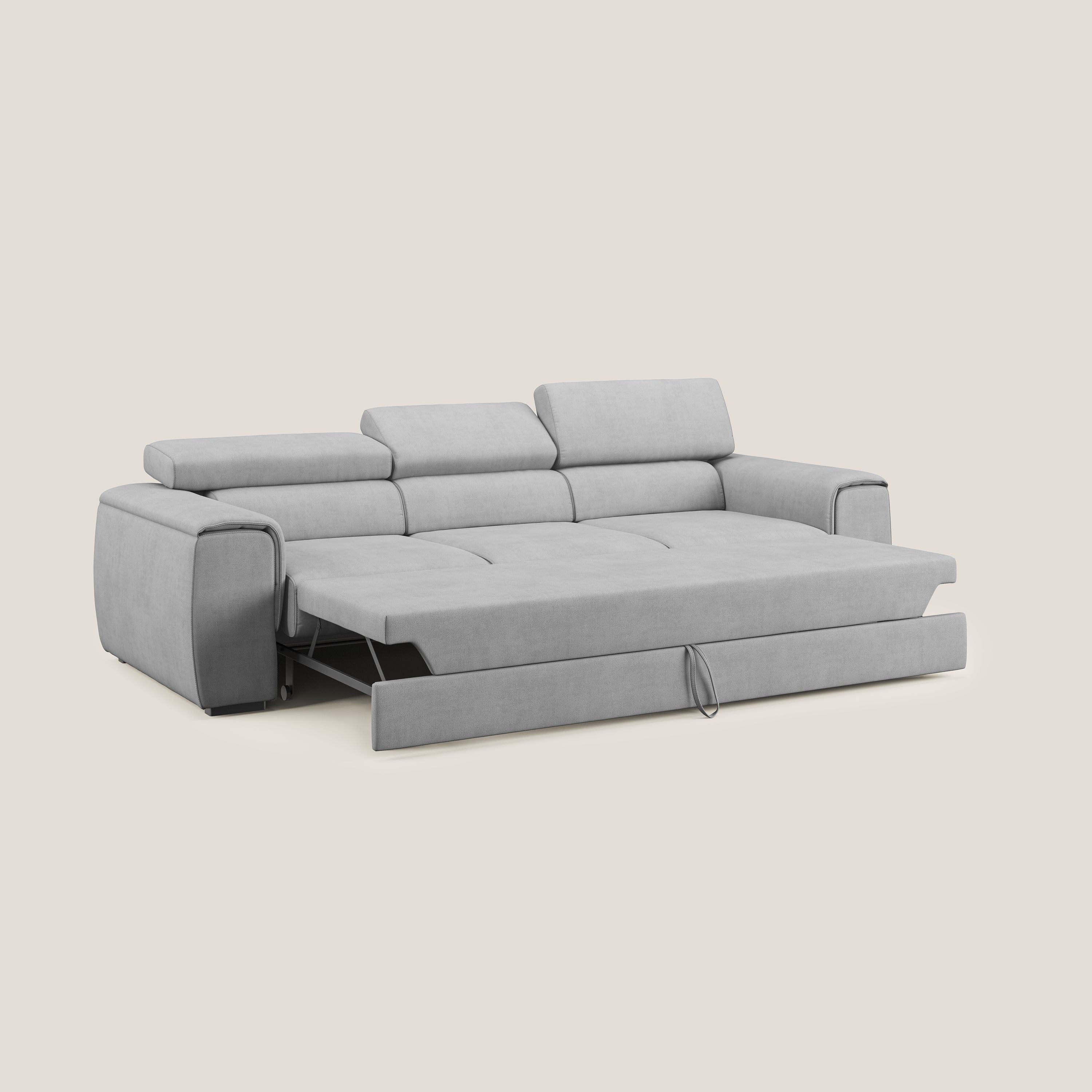Zeno Divano con pouf estraibile poggiapiedi a 3 sedute in tessuto morbido impermeabile T02 grigio chiaro - divani.store