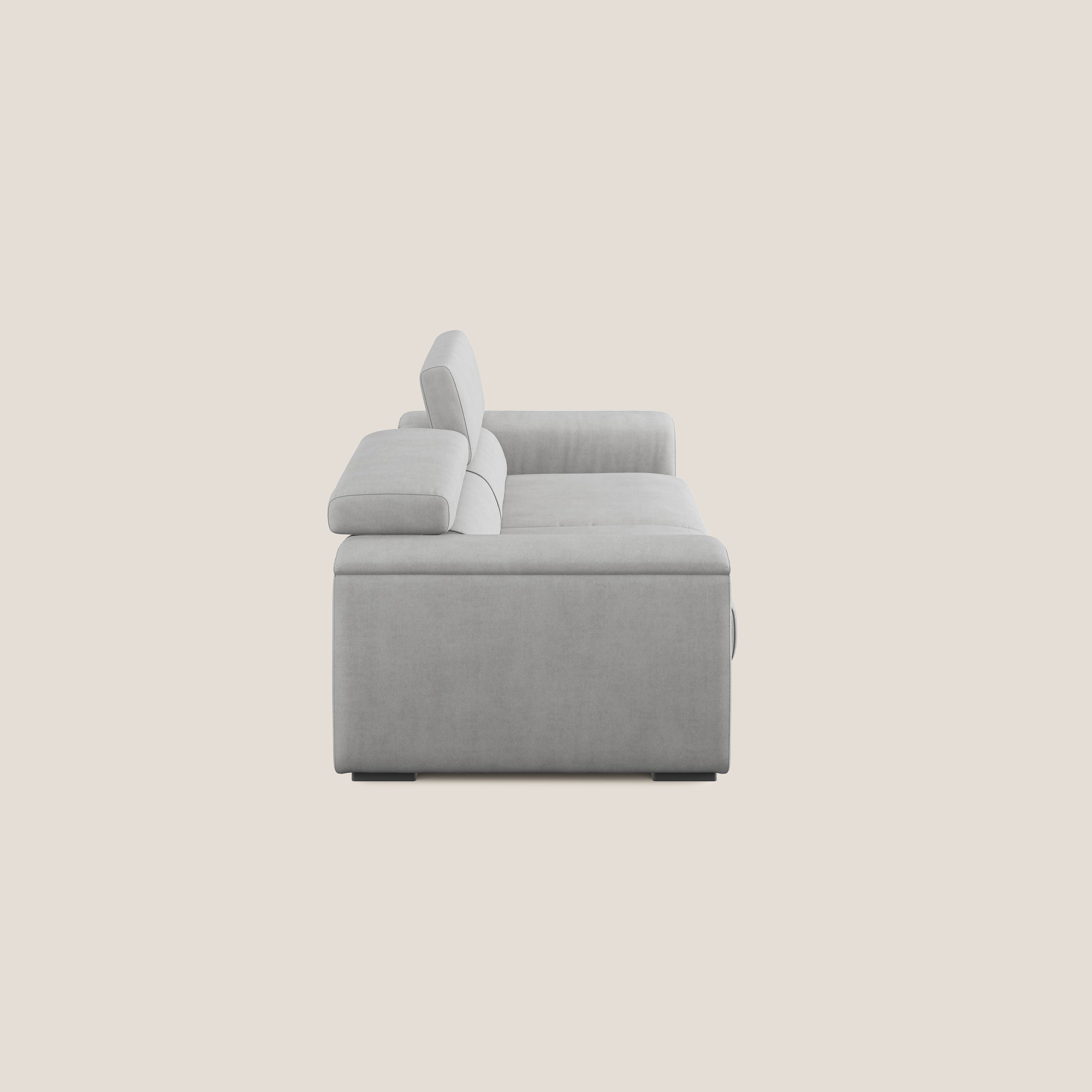 Zeno Divano con pouf estraibile poggiapiedi in tessuto morbido impermeabile T02 grigio chiaro - divani.store