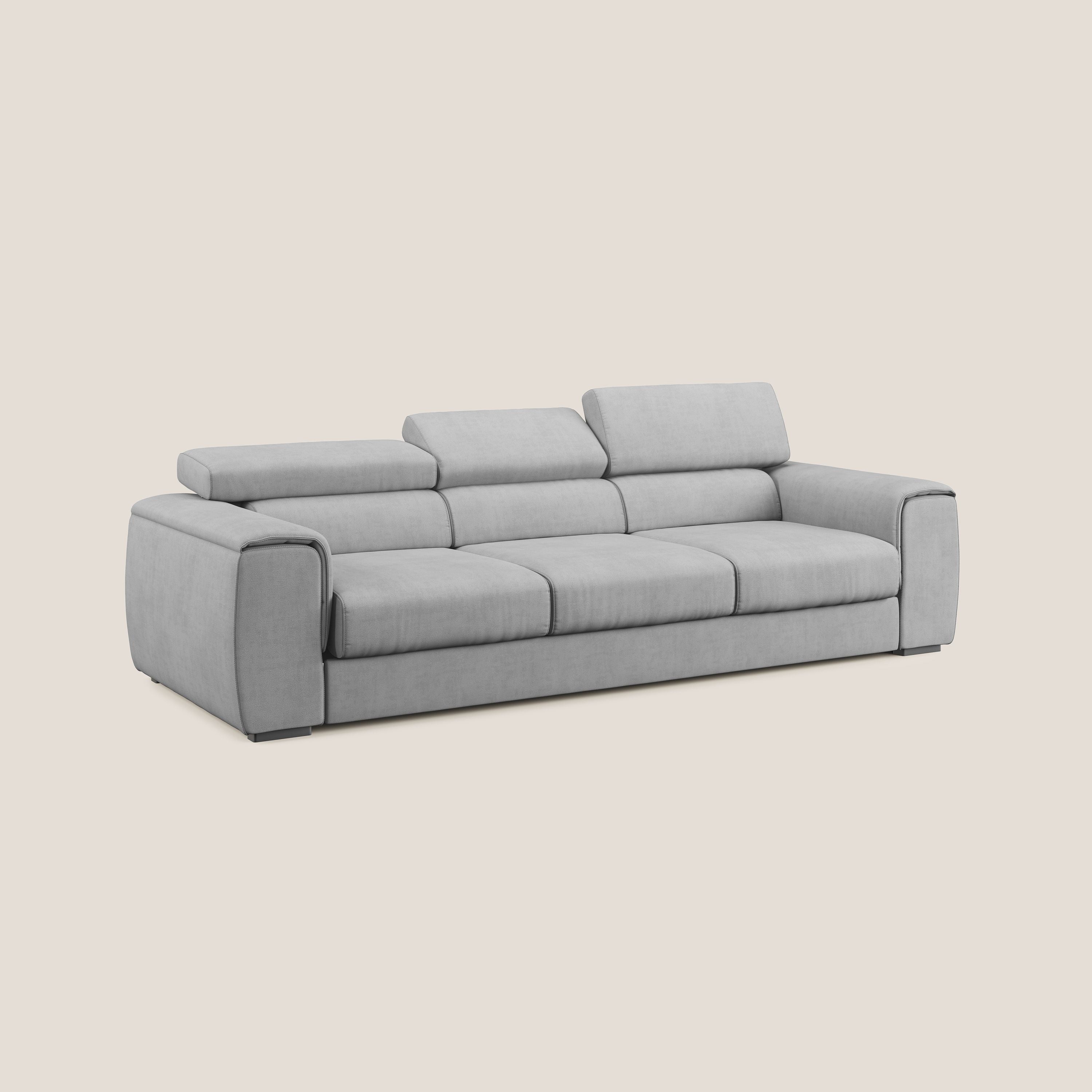 Zeno Divano con pouf estraibile poggiapiedi a 3 sedute in tessuto morbido impermeabile T02 grigio chiaro - divani.store