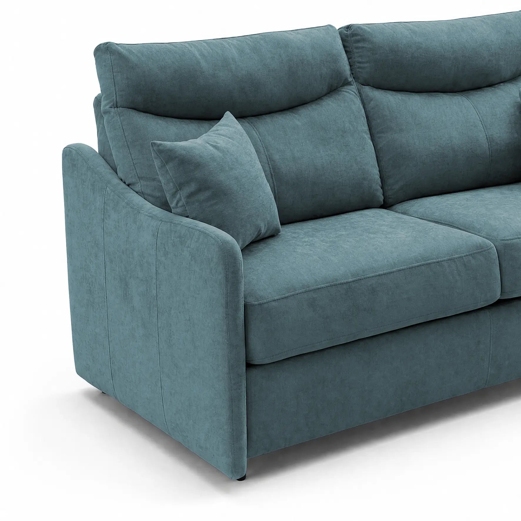 Il divano letto a 3 posti Lodovico di Divani.Store è realizzato in tessuto color verde acqua, resistente alle macchie e certificato Oeko-Tex, con morbidi cuscini dello schienale alto, un cuscino decorativo abbinato, ampi braccioli imbottiti e un materasso alto 20 cm — qui raffigurato su sfondo bianco.