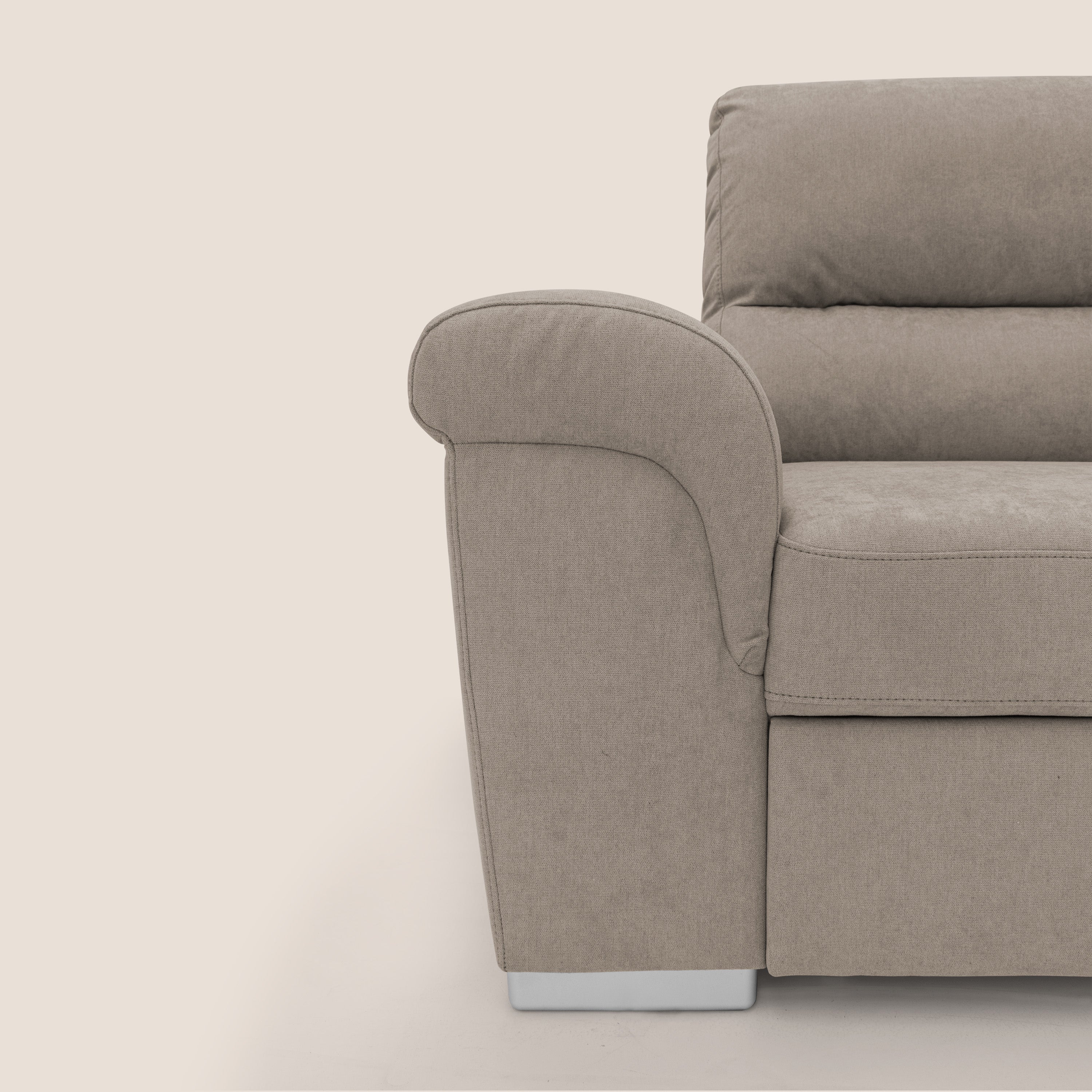 Minerva divano angolare con estraibile a cassettone e pouf contenitore in tessuto morbido impermeabile T02 beige - divani.store