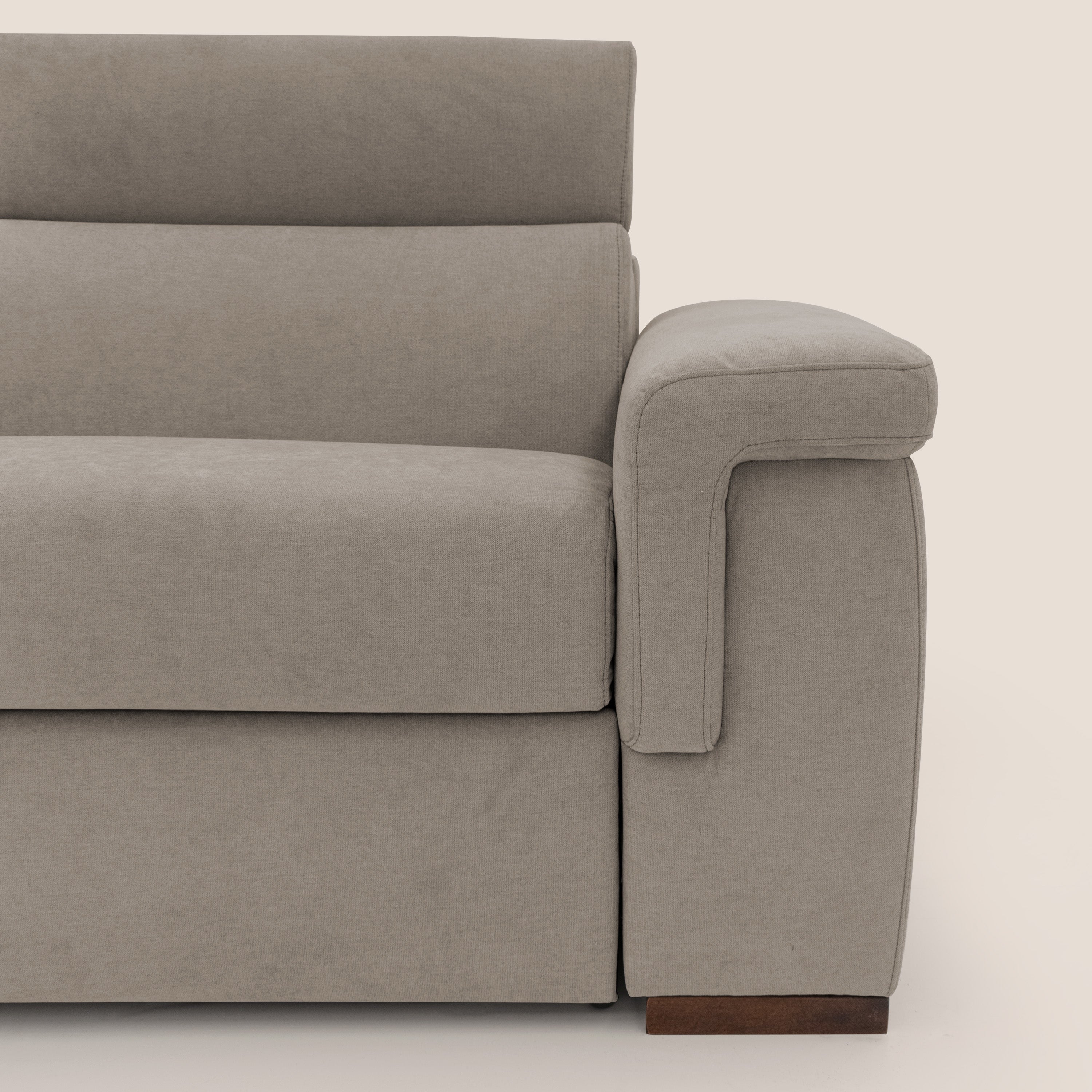 Giunone divano letto con materasso alto 18 cm e poggiatesta reclinabili in tessuto impermeabile T02 beige - divani.store