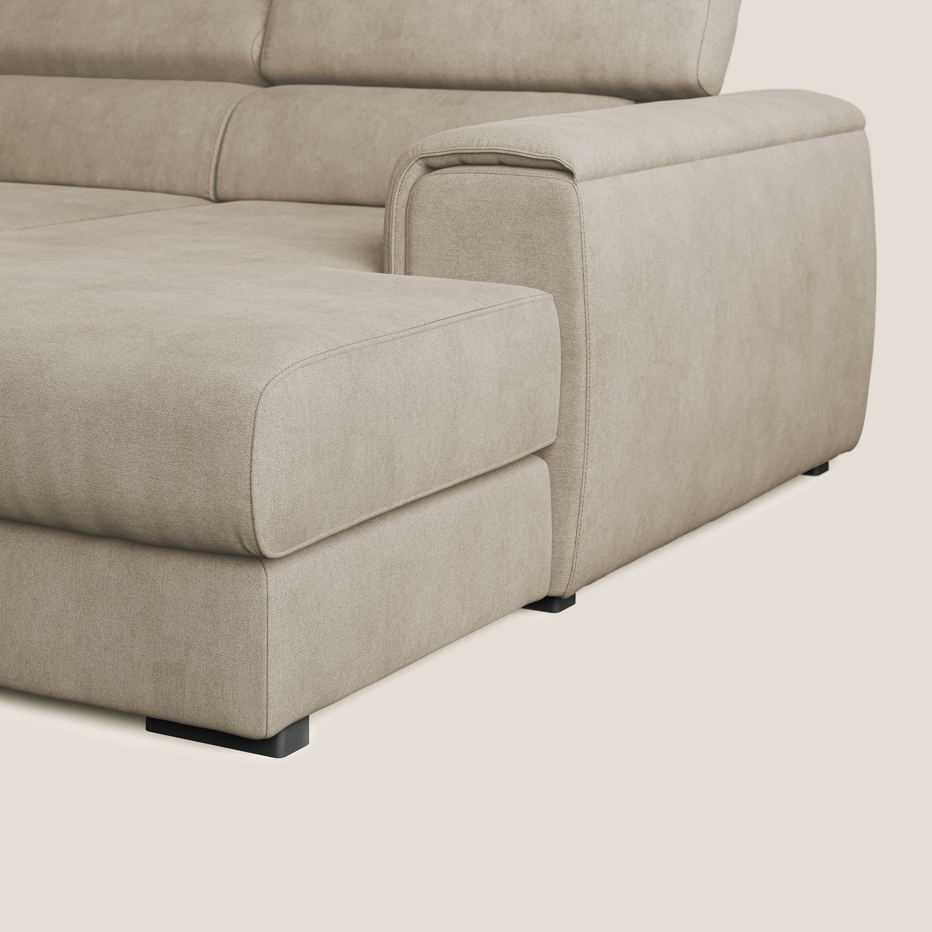 Zeno Divano angolare con pouf estraibile poggiapiedi in tessuto morbido impermeabile T02 beige - divani.store