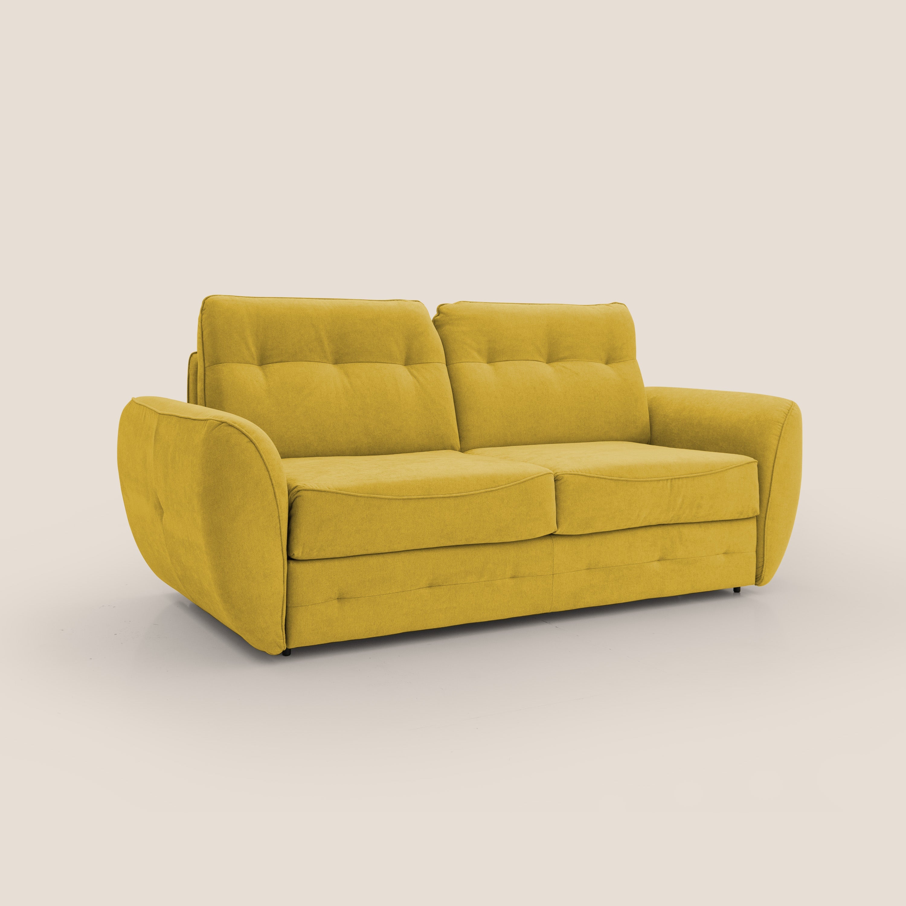 Zeus Divano letto scandinavo di Divani.Store è un moderno divano a due posti di colore giallo, con cuscini in peluche e imbottiti e braccioli curvi. Rivestito in tessuto impermeabile T02, è dotato di un materasso H18 che garantisce comfort e stile.