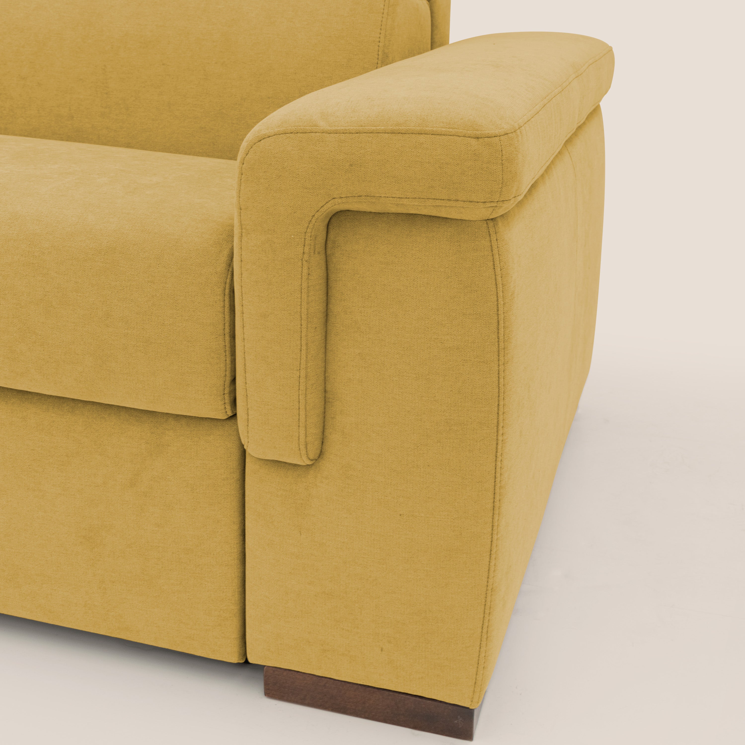 Giunone divano letto con materasso alto 18 cm e poggiatesta reclinabili in tessuto impermeabile T02 giallo - divani.store
