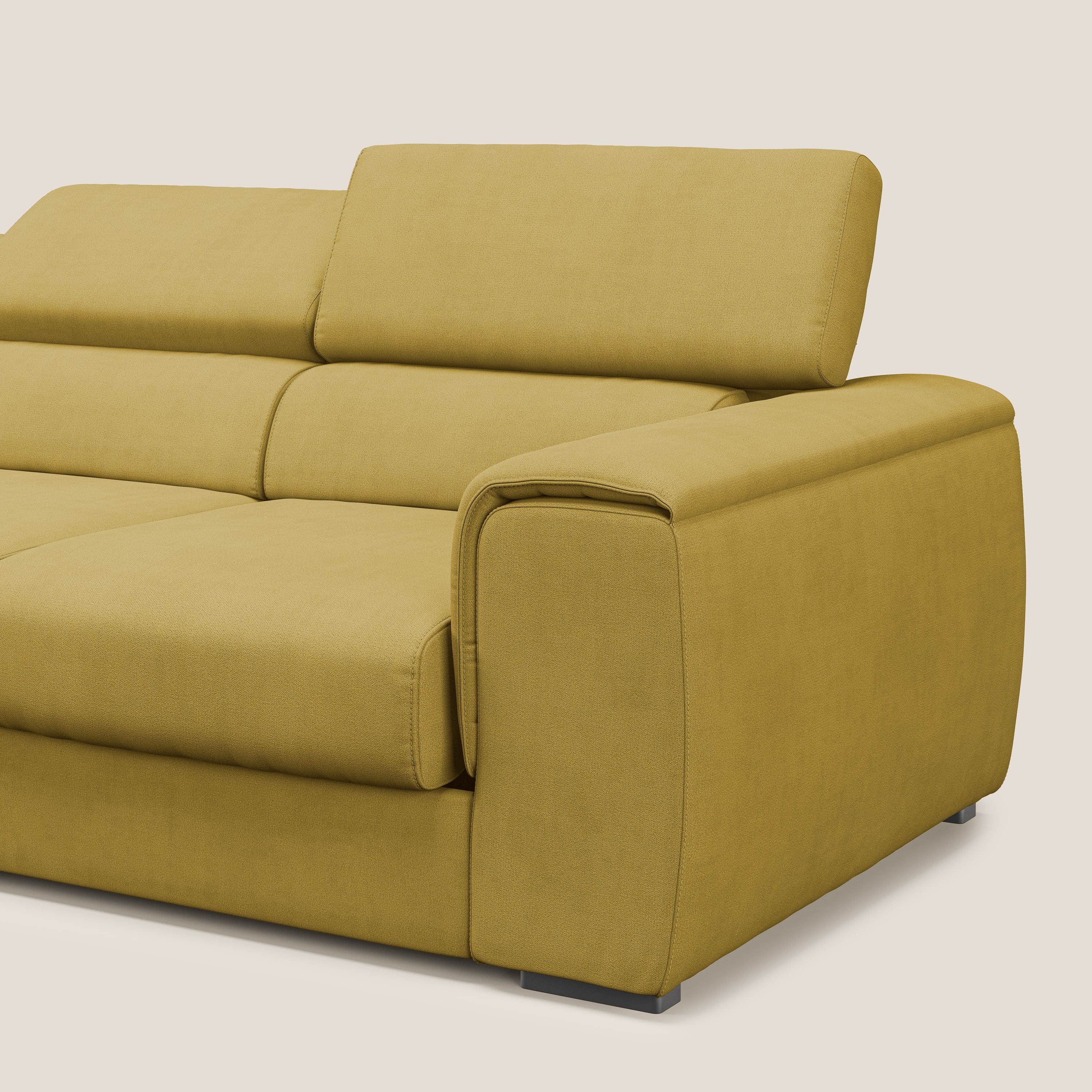 Zeno Divano con pouf estraibile poggiapiedi a 3 sedute in tessuto morbido impermeabile T02 giallo - divani.store