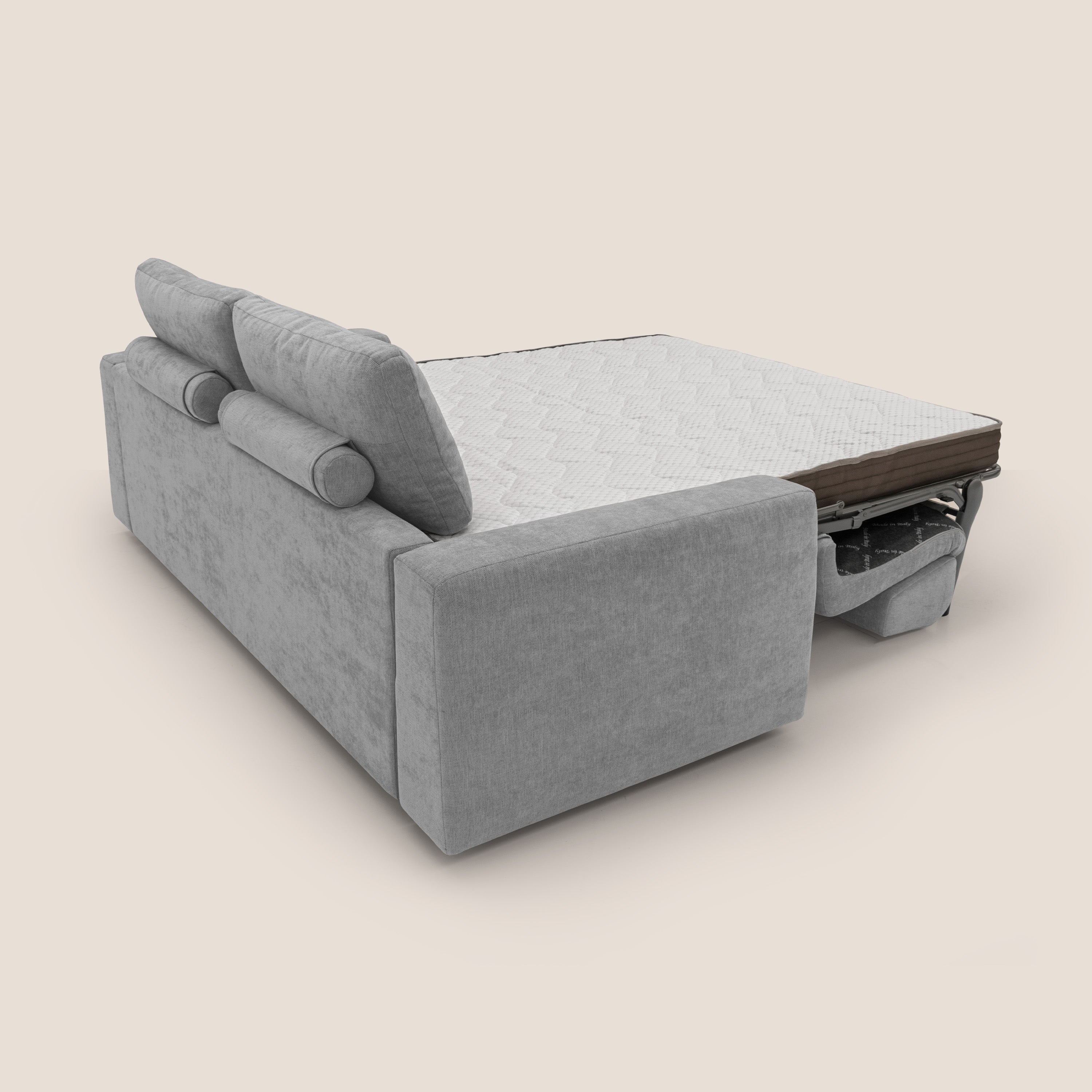 Freia Divano letto minimal materasso h15 cm con morbidi schienali in tessuto impermeabile T14 grigio chiaro - divani.store
