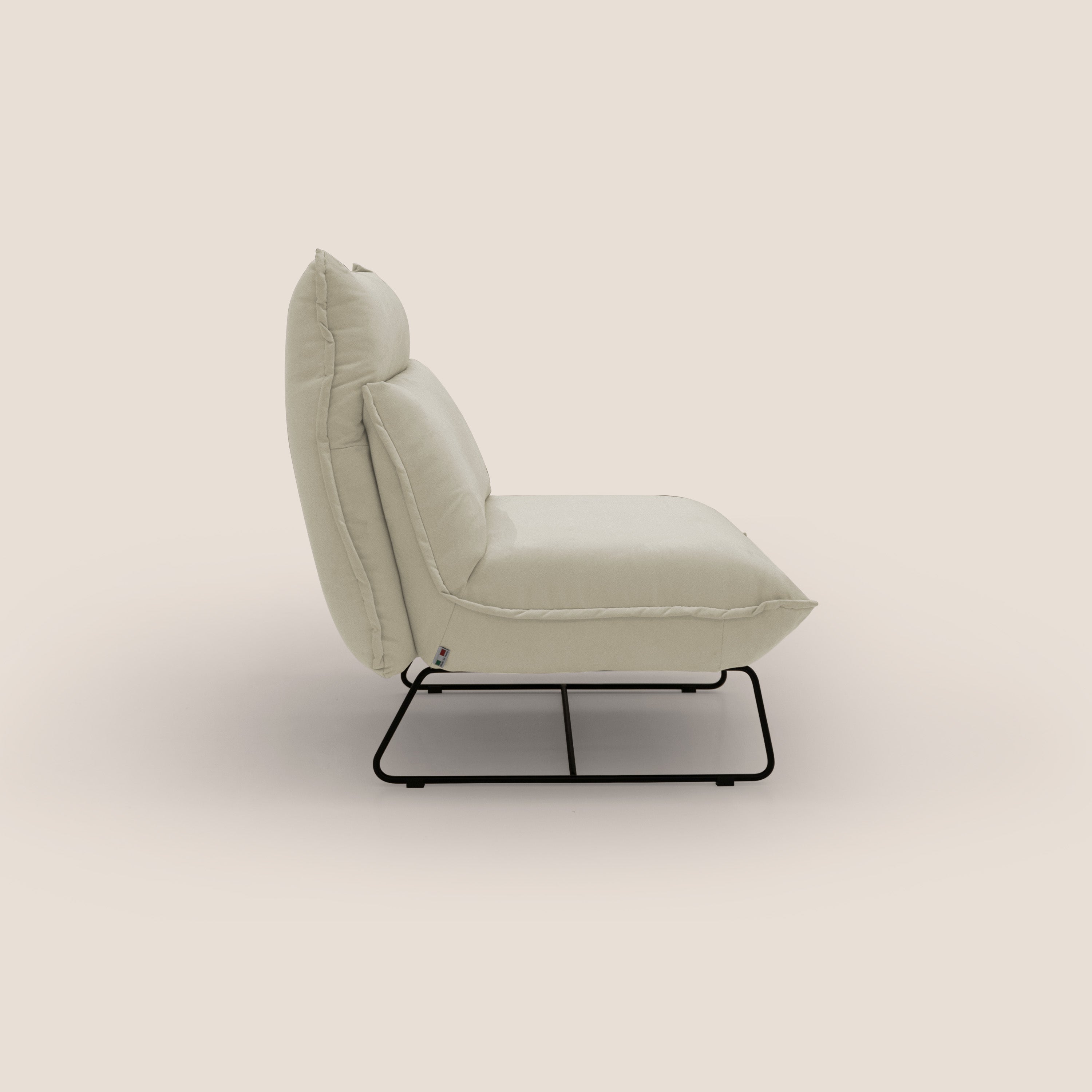 Tessa Poltroncina dal design moderno in morbida microfibra smacchiabile T11 panna - divani.store