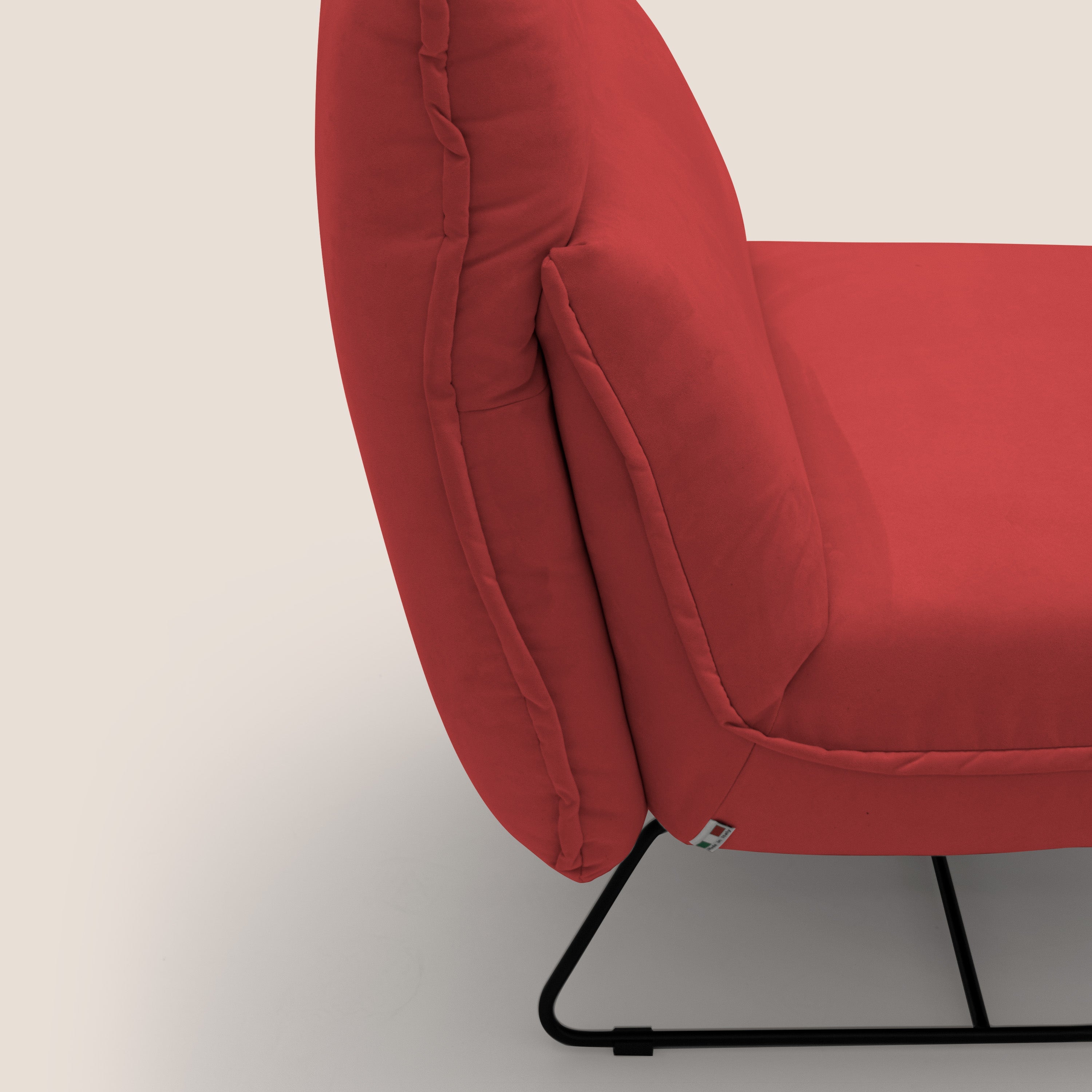 Tessa Poltroncina dal design moderno in morbida microfibra smacchiabile T11 rosso - divani.store