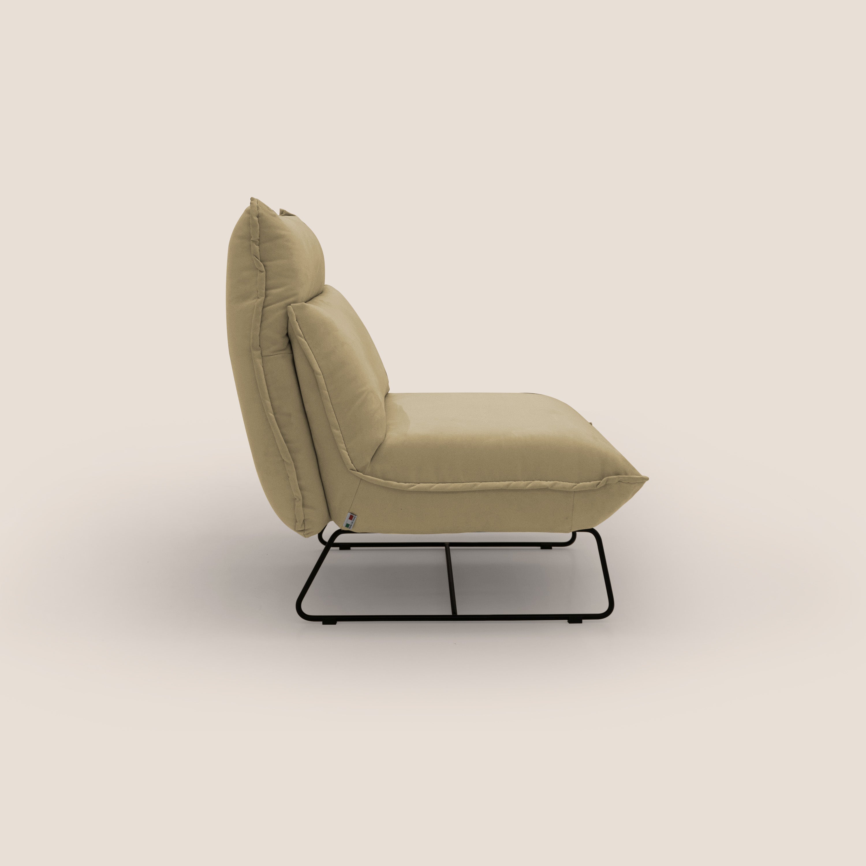 Tessa Poltroncina dal design moderno in morbida microfibra smacchiabile T11 beige - divani.store