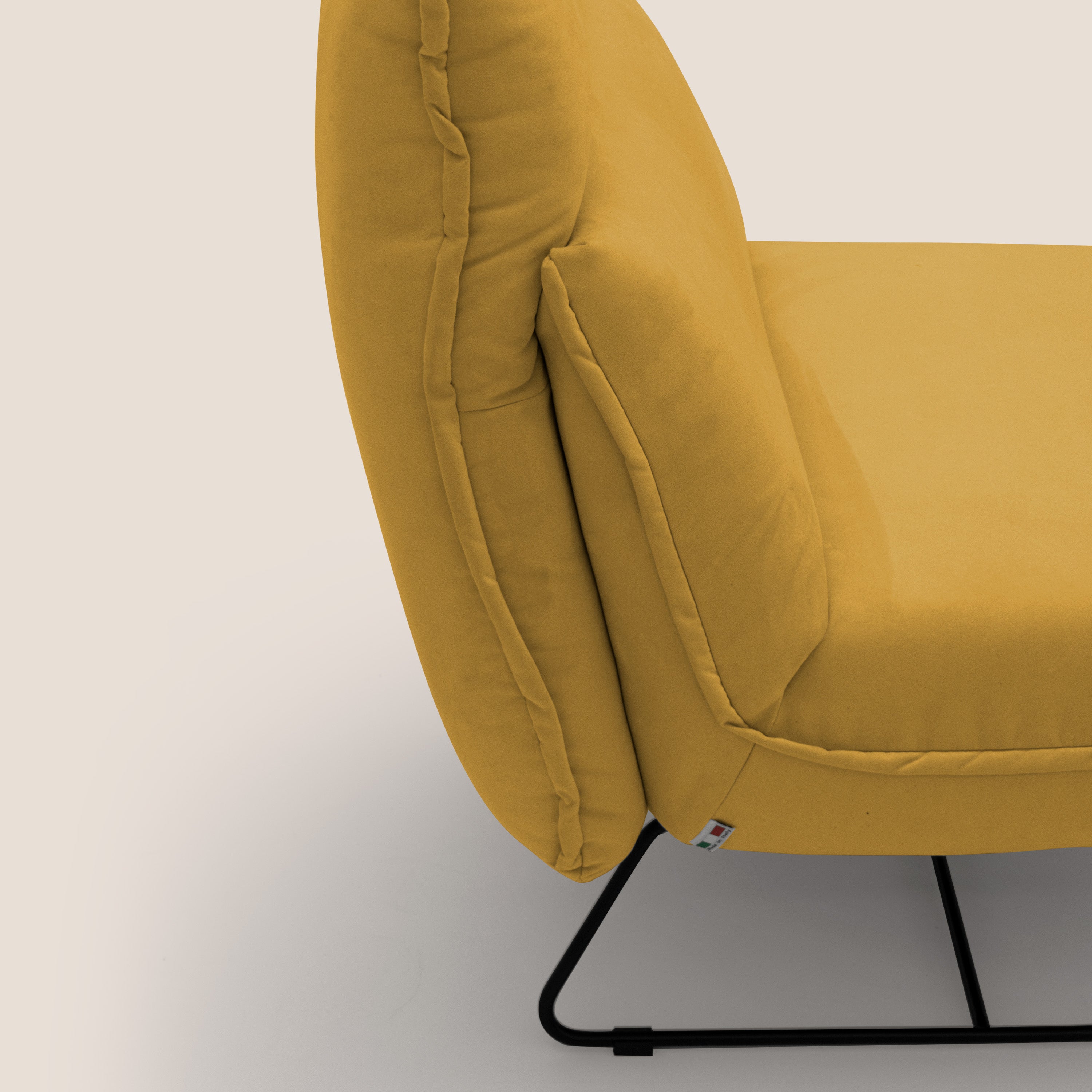 Tessa Poltroncina dal design moderno in morbida microfibra smacchiabile T11 giallo - divani.store