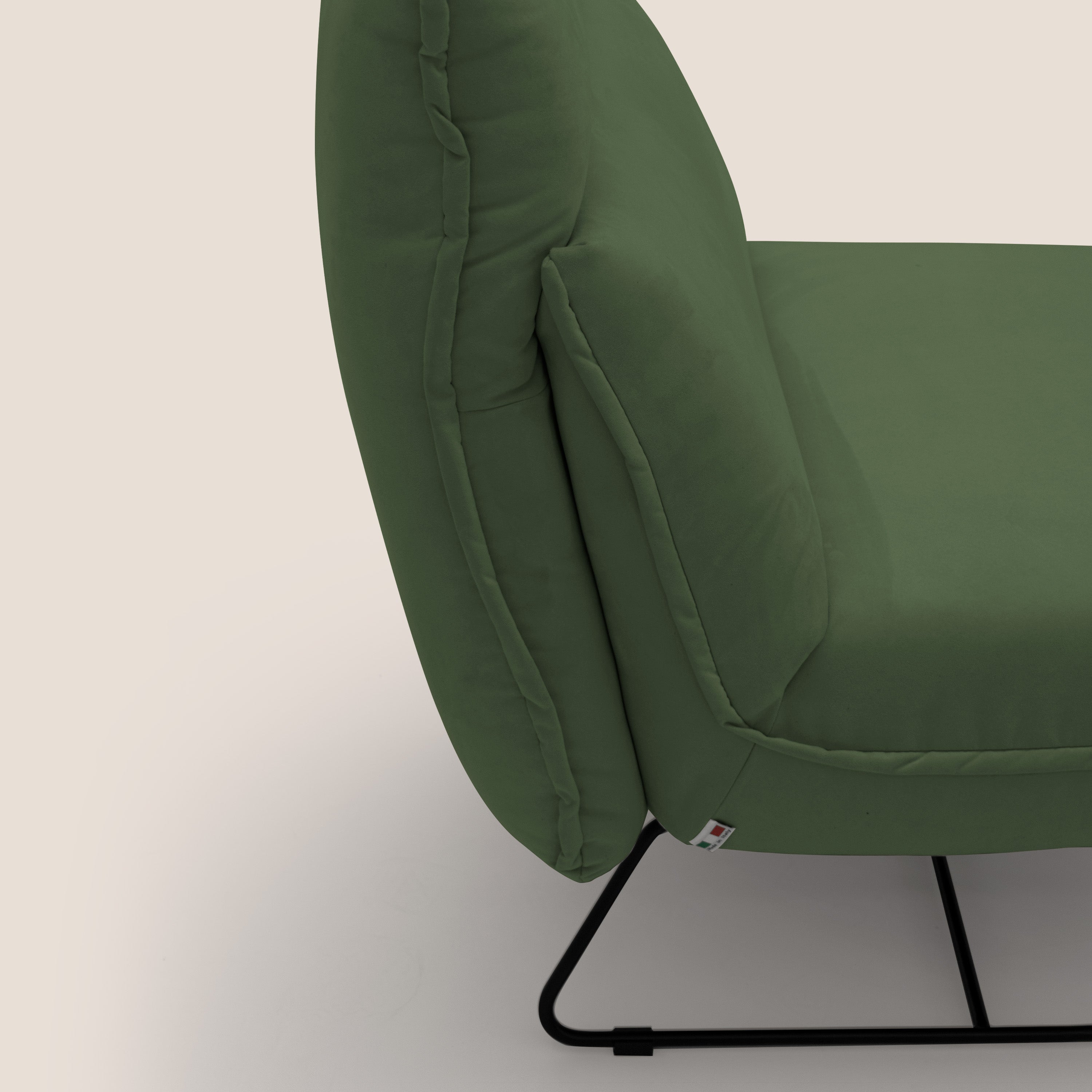 Tessa Poltroncina dal design moderno in morbida microfibra smacchiabile T11 verde - divani.store