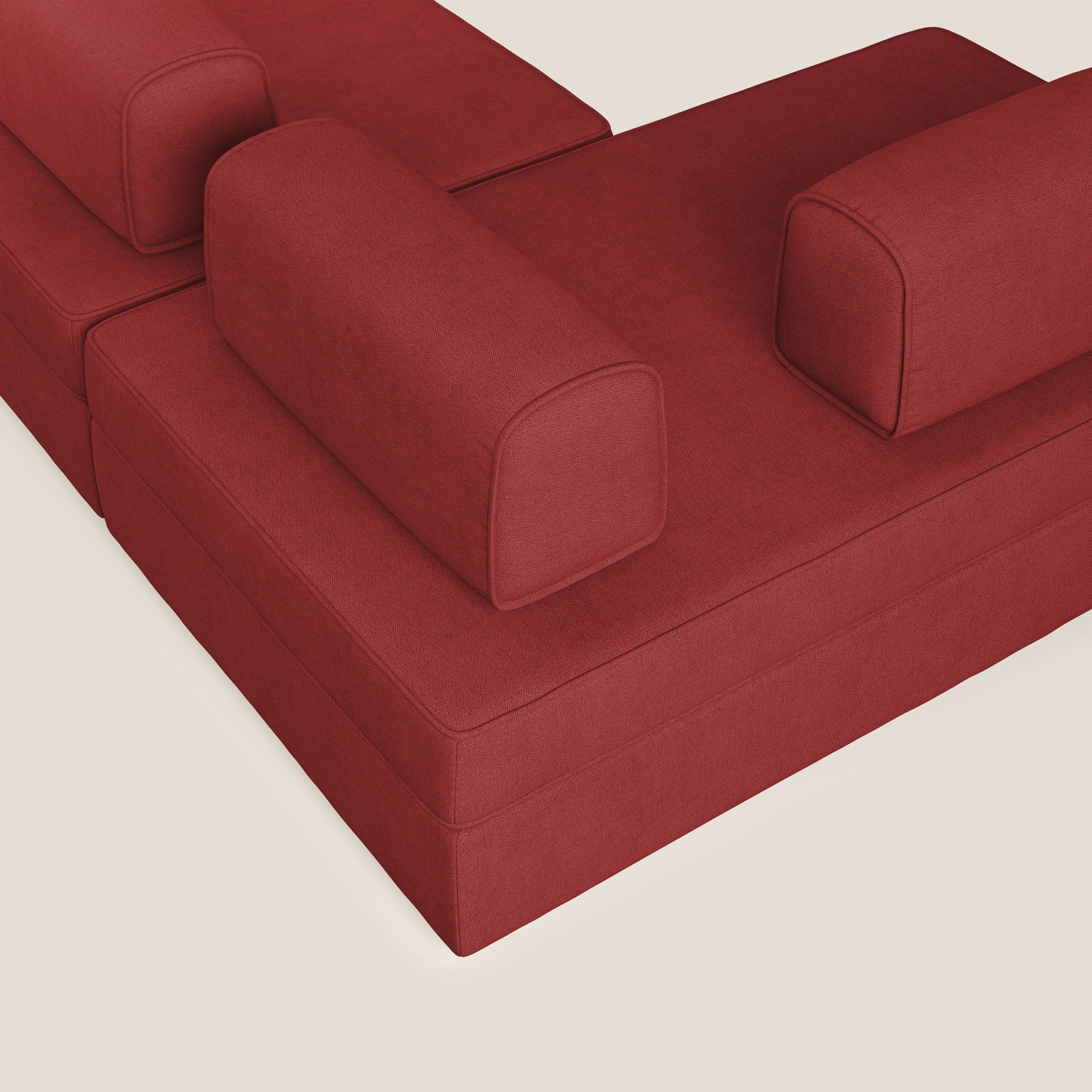 Liberty divano panoramico con pouf estraibile e schienali movibili in tessuto morbido impermeabile T02 rosso - divani.store