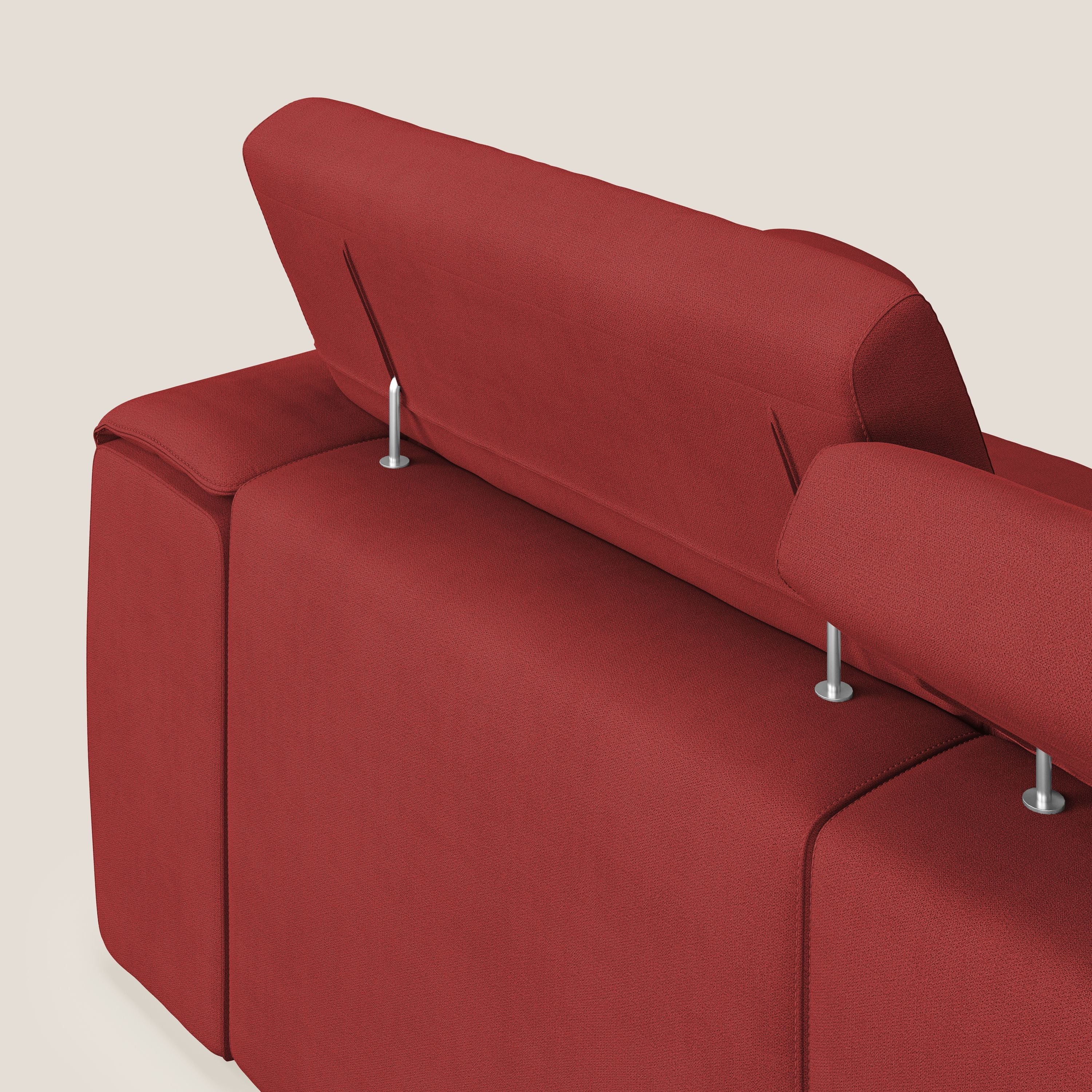 Zeno Divano con pouf estraibile poggiapiedi a 3 sedute in tessuto morbido impermeabile T02 rosso - divani.store