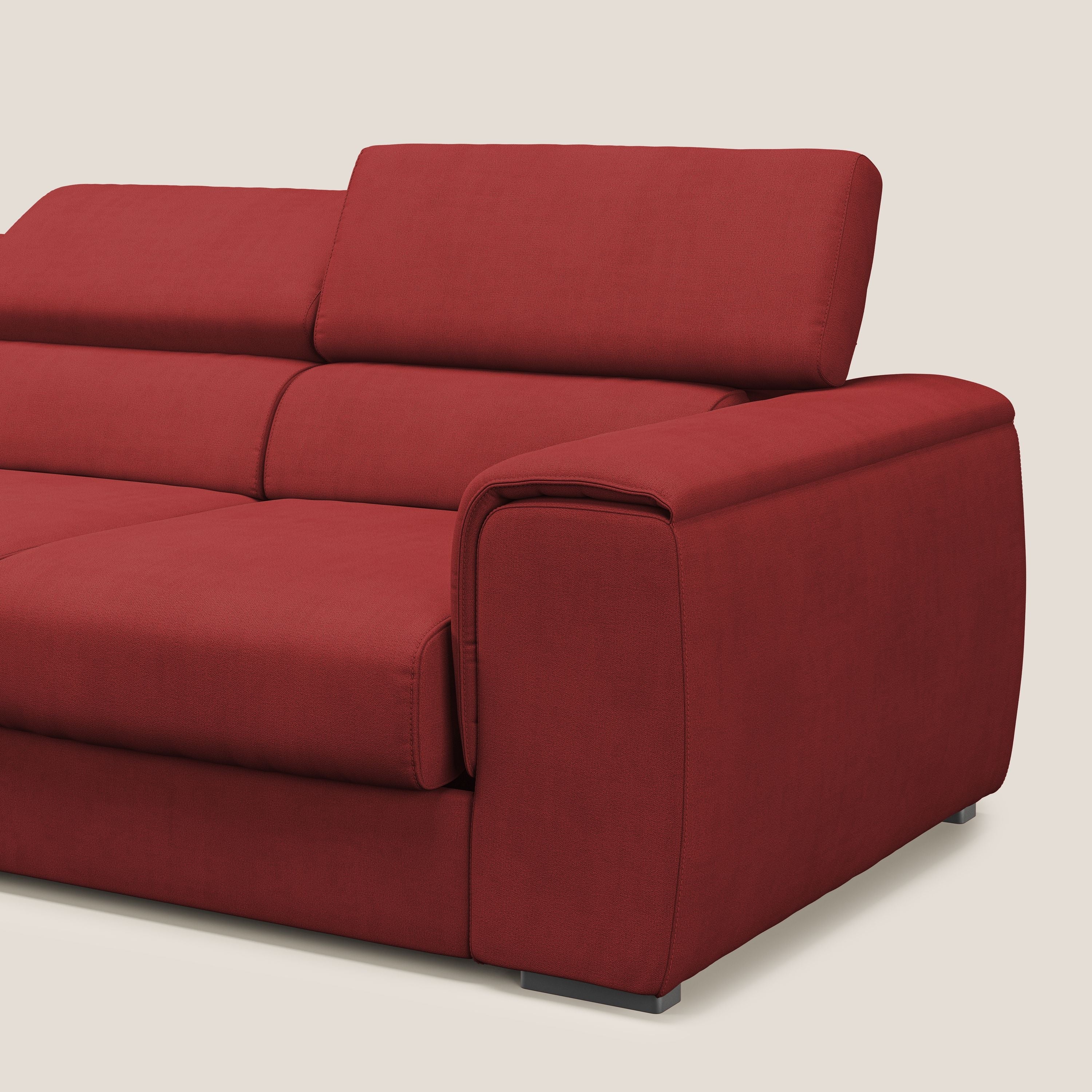 Zeno Divano con pouf estraibile poggiapiedi a 3 sedute in tessuto morbido impermeabile T02 rosso - divani.store