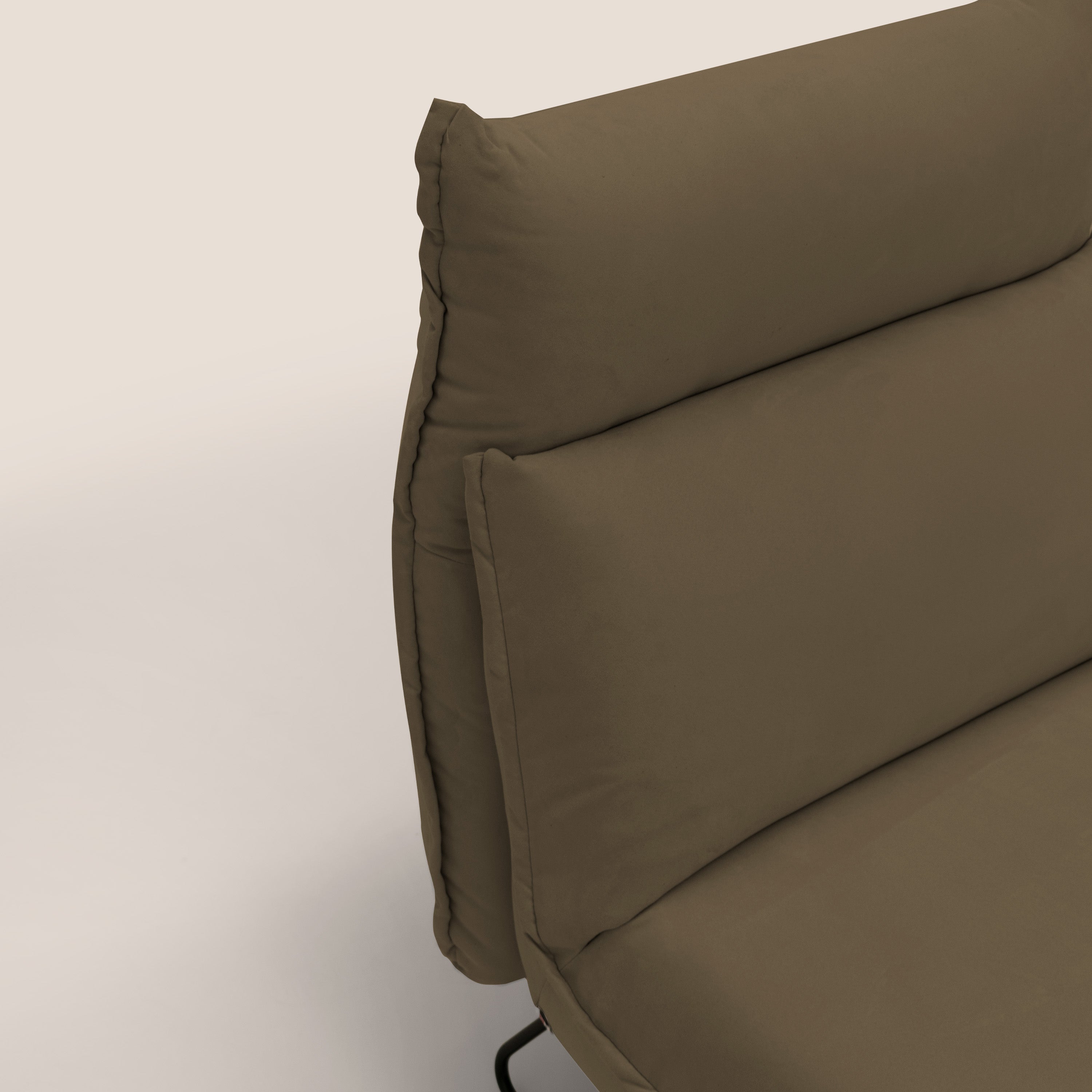 Tessa Poltroncina dal design moderno in morbida microfibra smacchiabile T11 marrone - divani.store