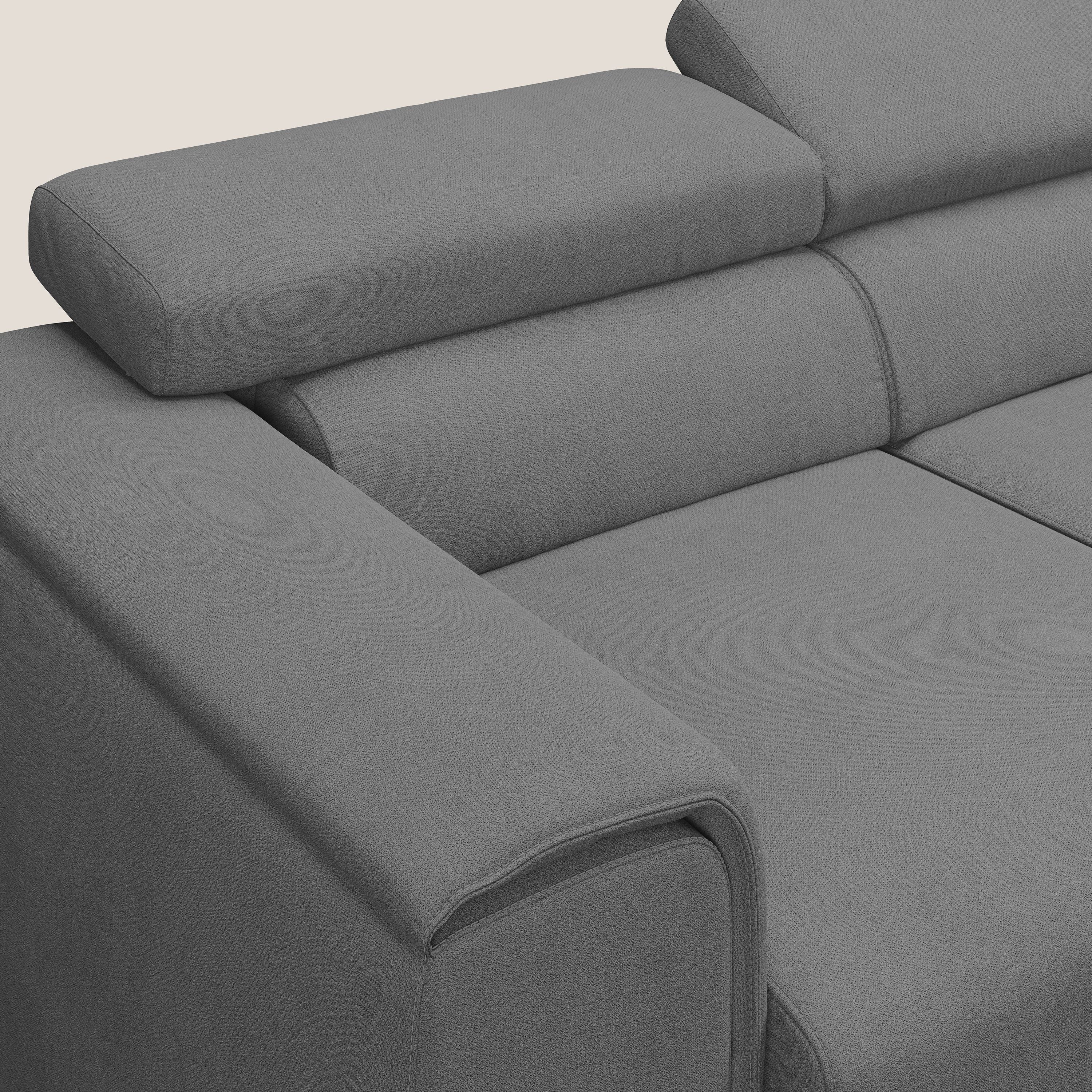 Zeno Divano con pouf estraibile poggiapiedi a 3 sedute in tessuto morbido impermeabile T02 grigio - divani.store