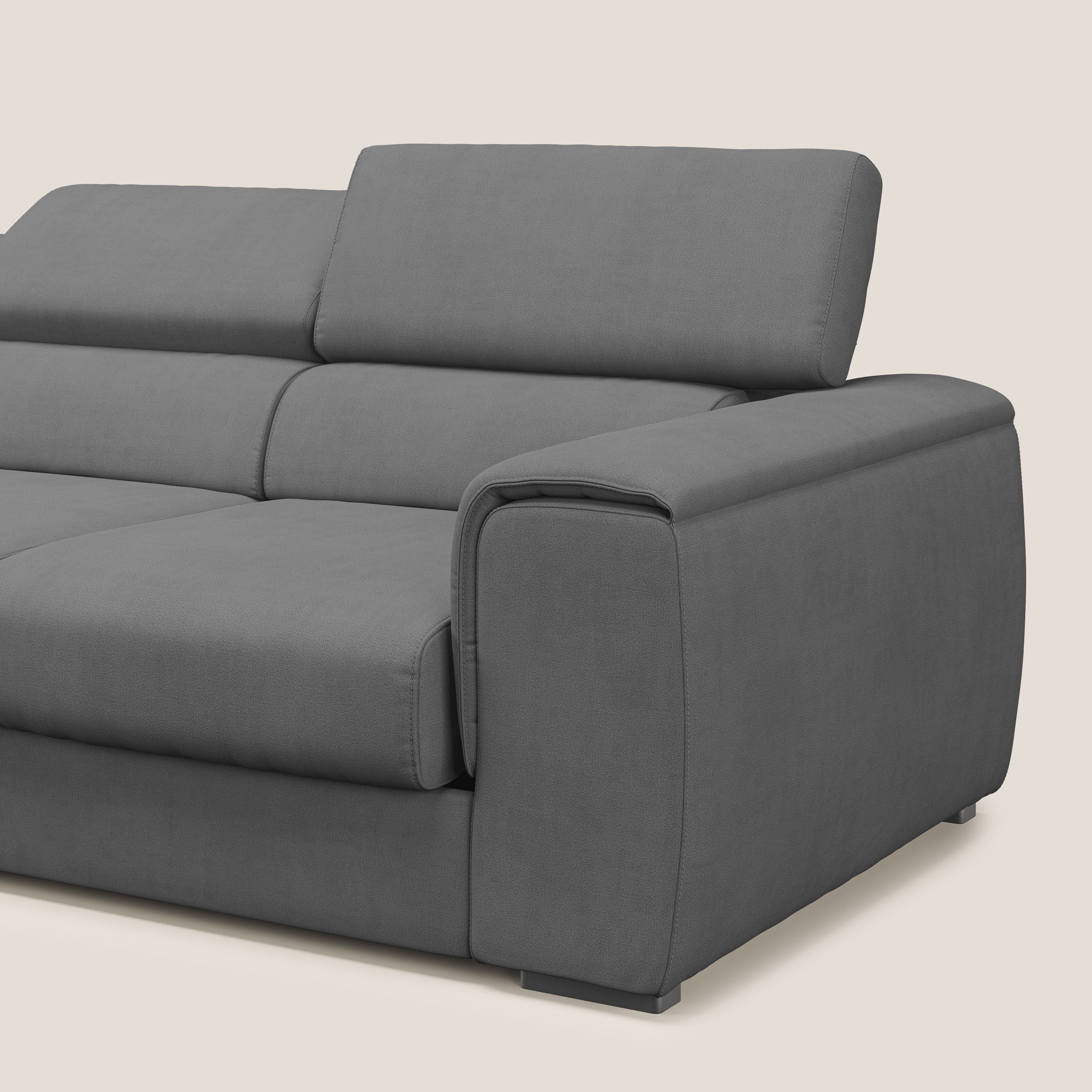 Zeno Divano con pouf estraibile poggiapiedi a 3 sedute in tessuto morbido impermeabile T02 grigio - divani.store
