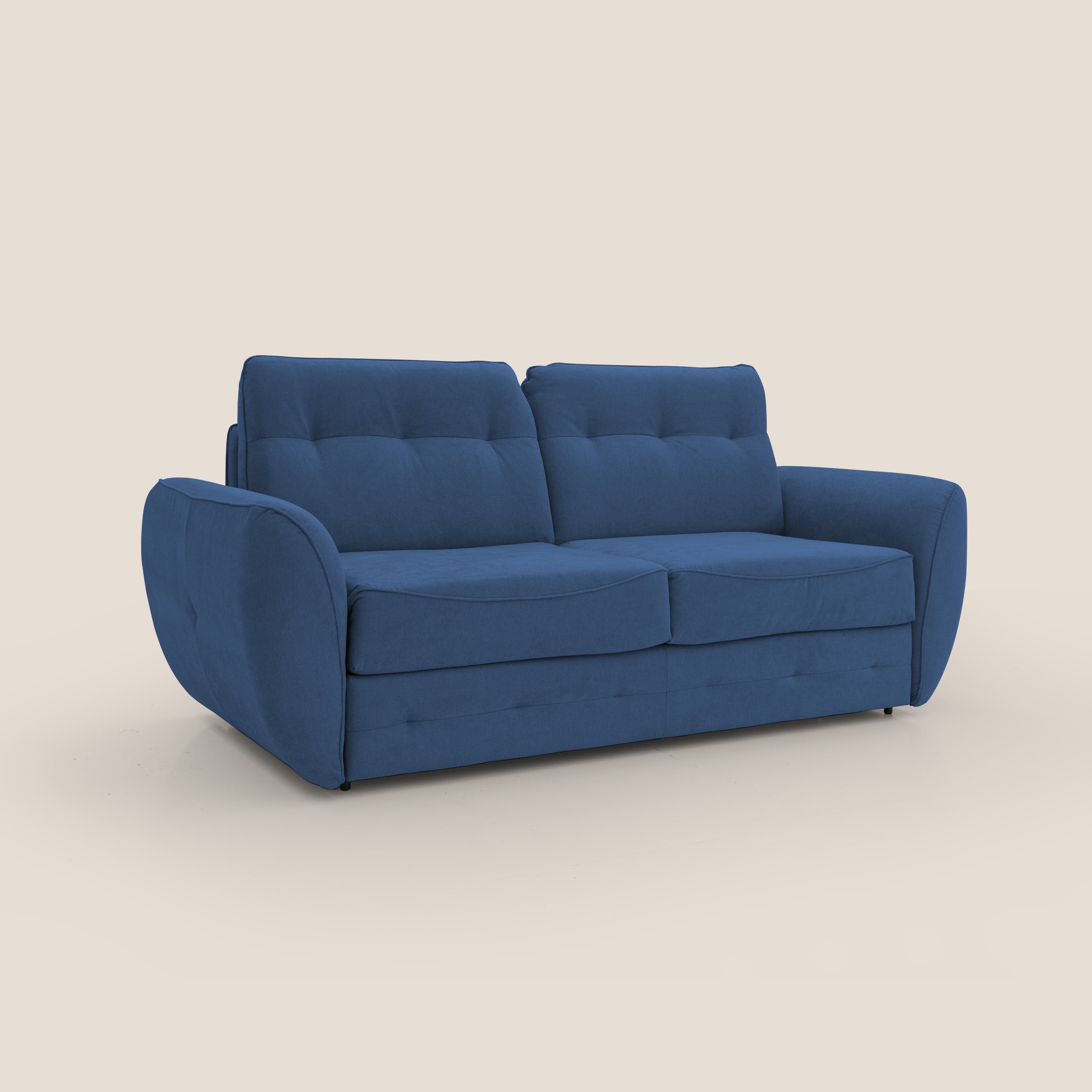 Zeus Divano letto scandinavo di Divani.Store è un moderno divano letto da 204 cm in tessuto impermeabile T02 blu, con cuscini spessi, braccioli arrotondati e gambe corte. È presentato su uno sfondo beige chiaro.