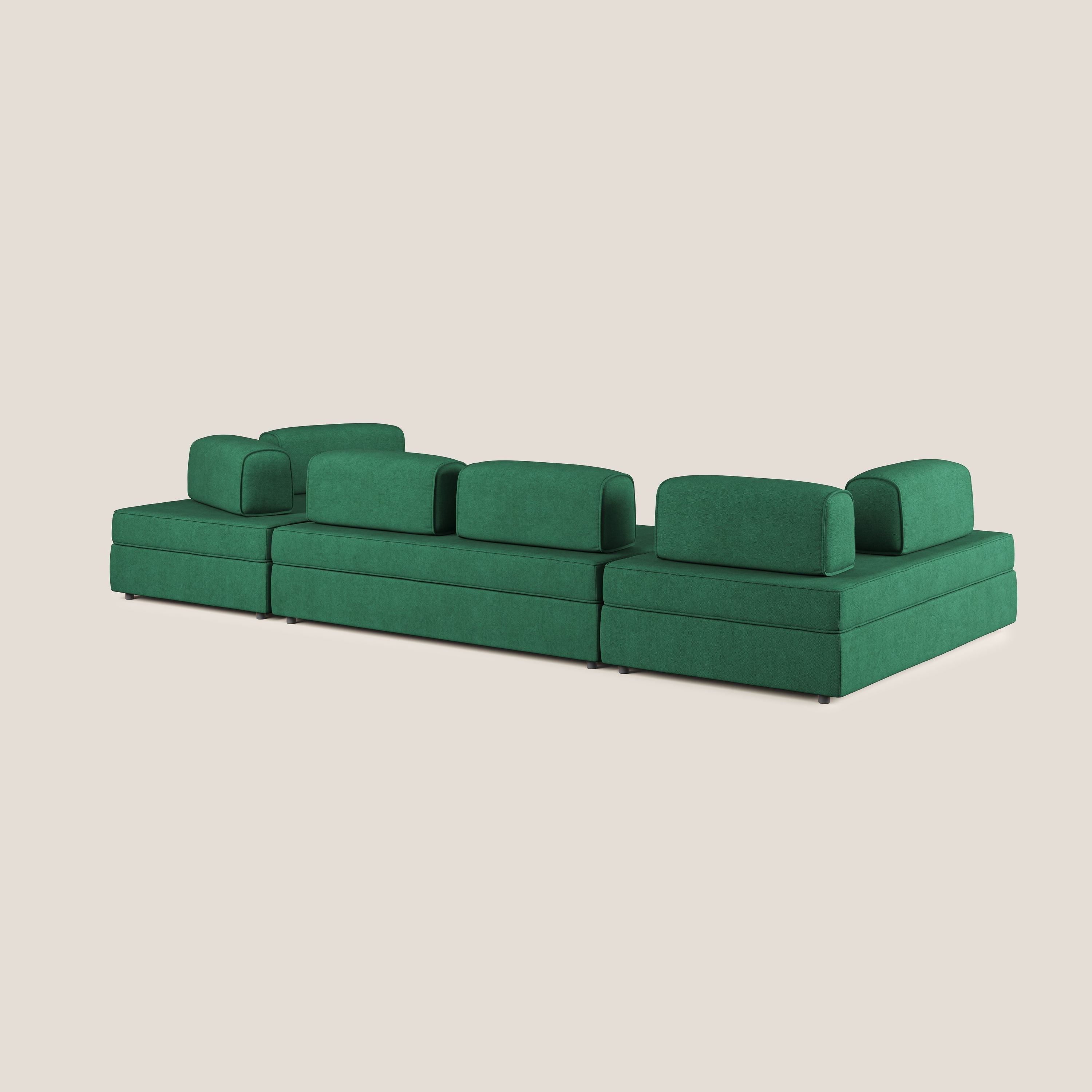Liberty divano panoramico con pouf estraibile e schienali movibili in tessuto morbido impermeabile T02 verde - divani.store