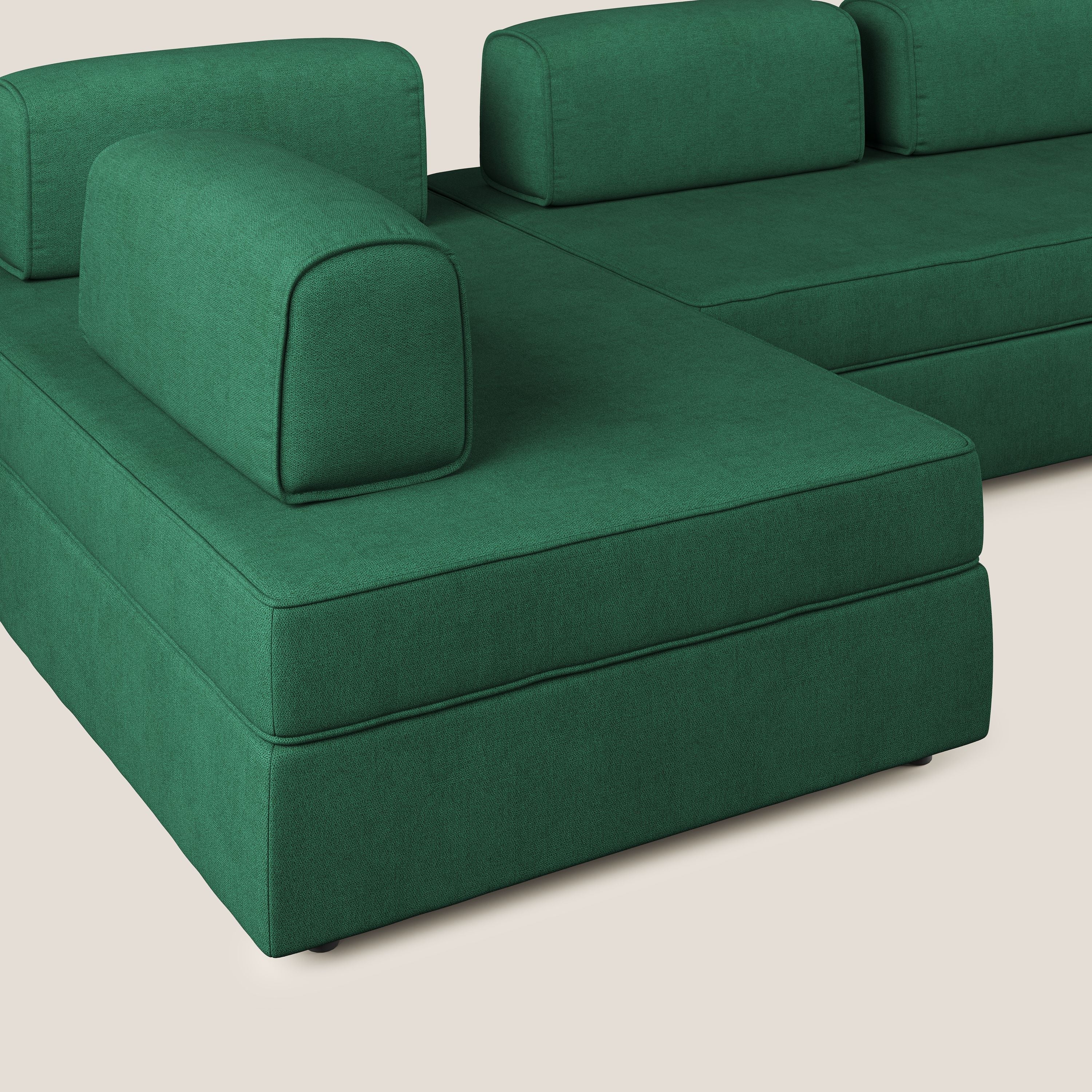 Liberty divano panoramico con pouf estraibile e schienali movibili in tessuto morbido impermeabile T02 verde - divani.store