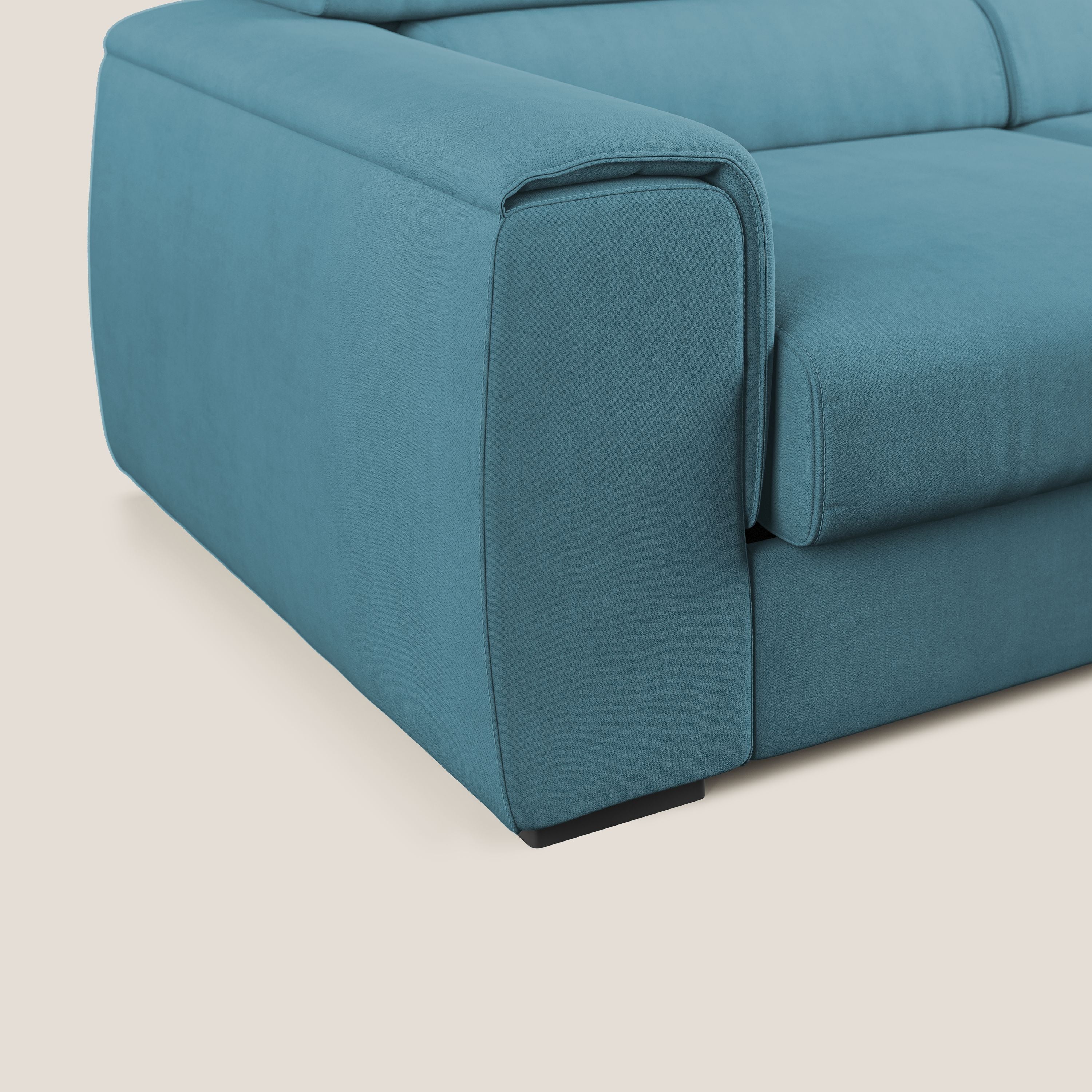 Zeno Divano angolare con pouf estraibile poggiapiedi in tessuto morbido impermeabile T02 azzurro - divani.store