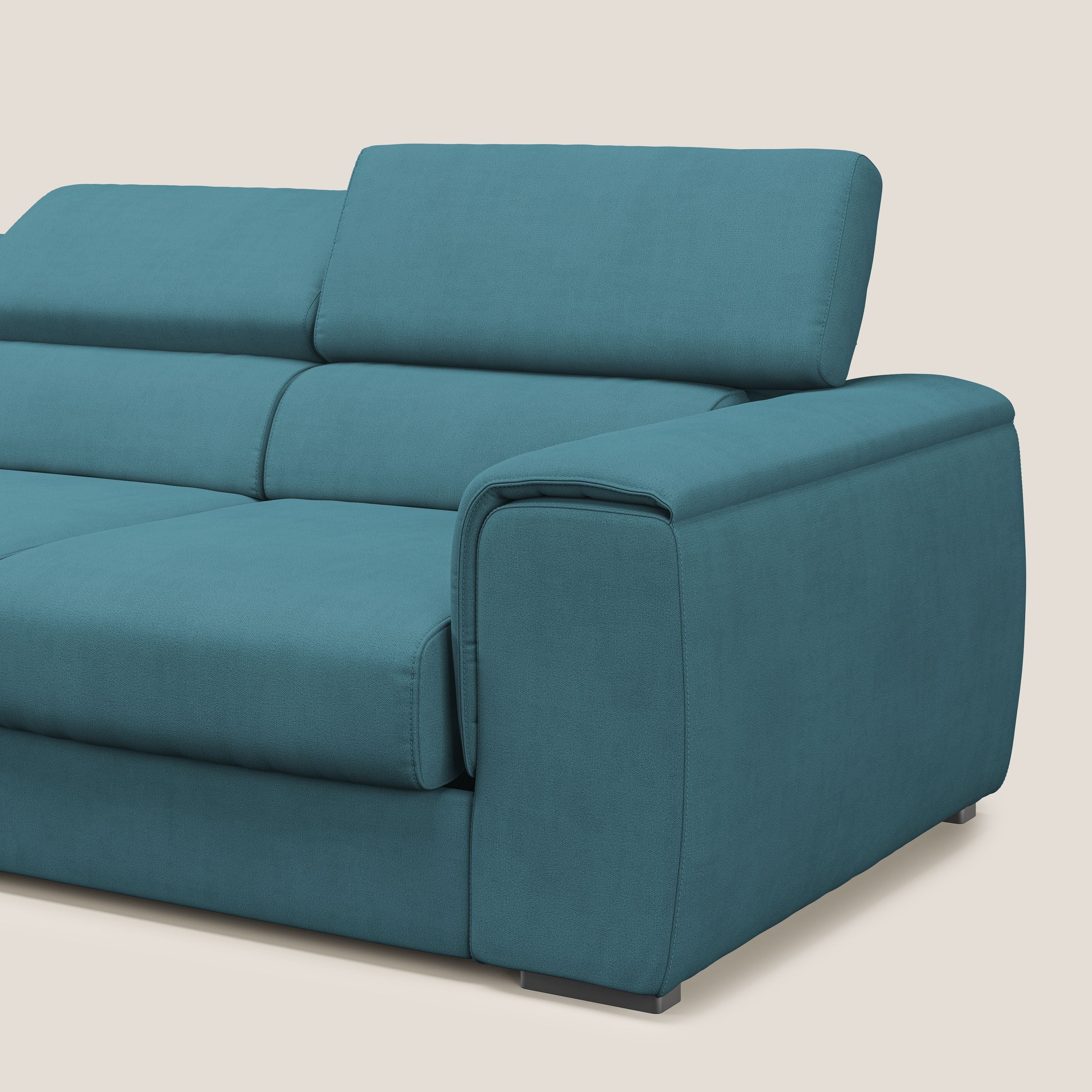Zeno Divano con pouf estraibile poggiapiedi a 3 sedute in tessuto morbido impermeabile T02 azzurro - divani.store