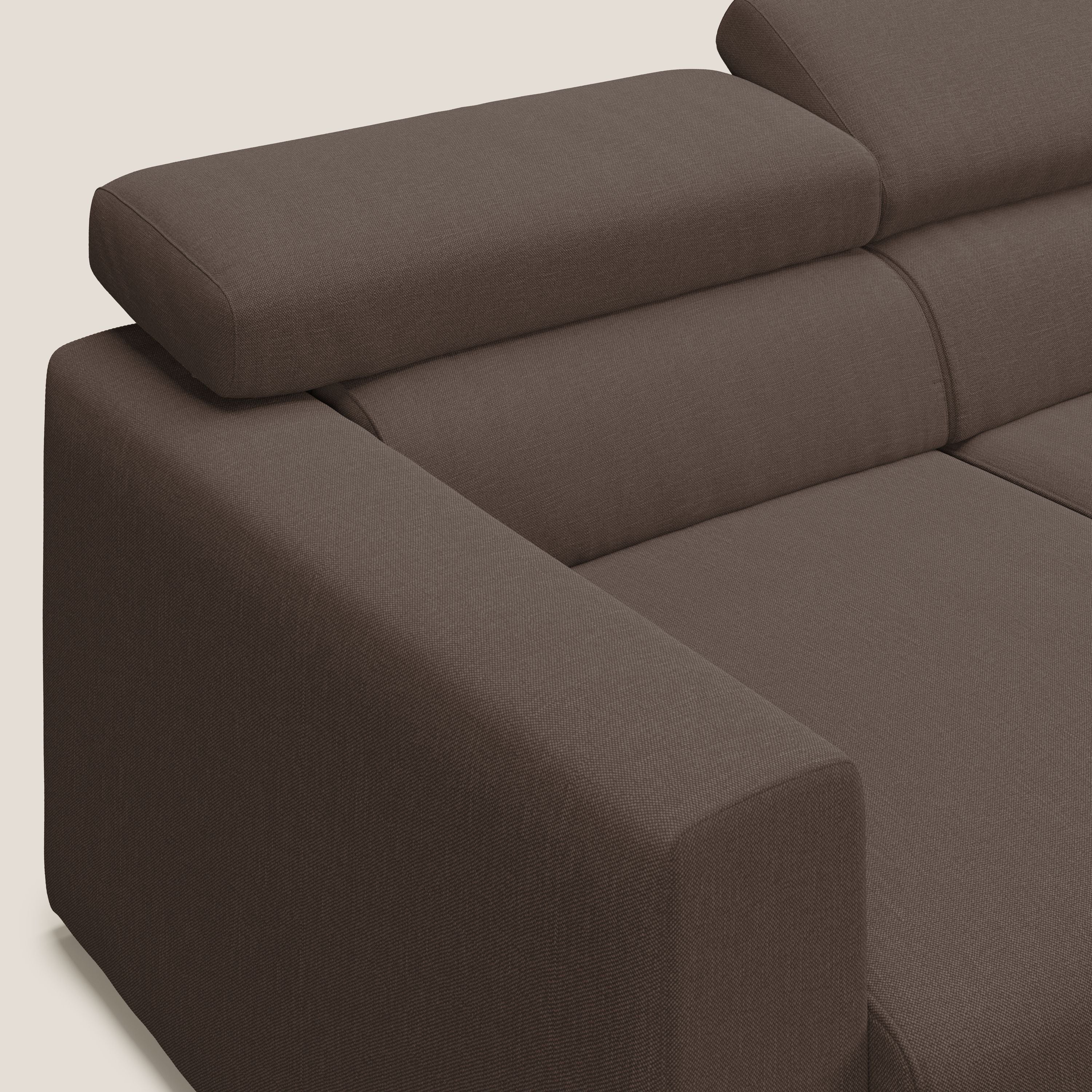 Dylan divano a 3 sedute con pouf estraibile poggiapiedi in tessuto simil cotone impermeabile T13 marrone - divani.store