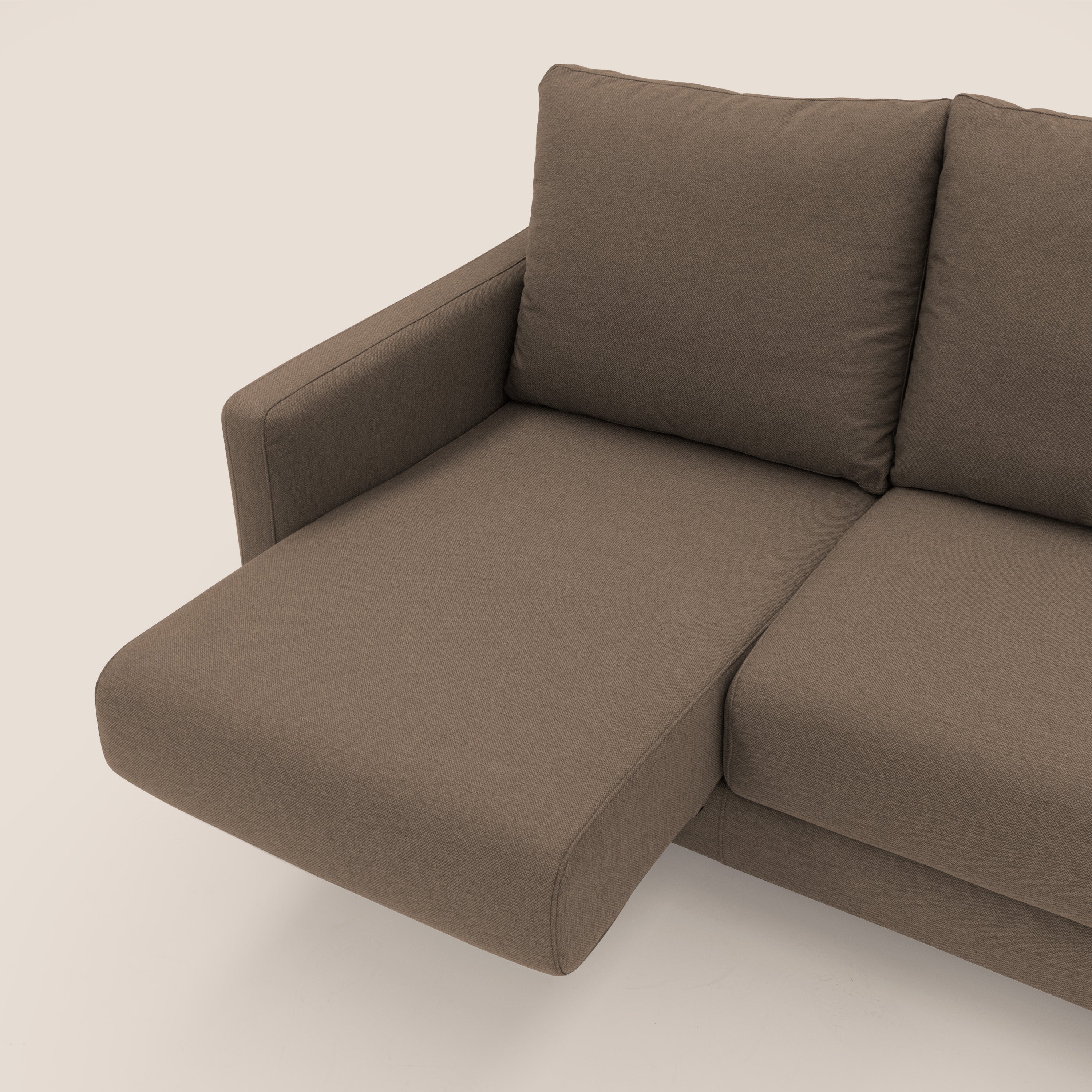 Klimt divano con sedute allungabili e schienali in piuma d'oca in tessuto smacchiabile T05 marrone - divani.store