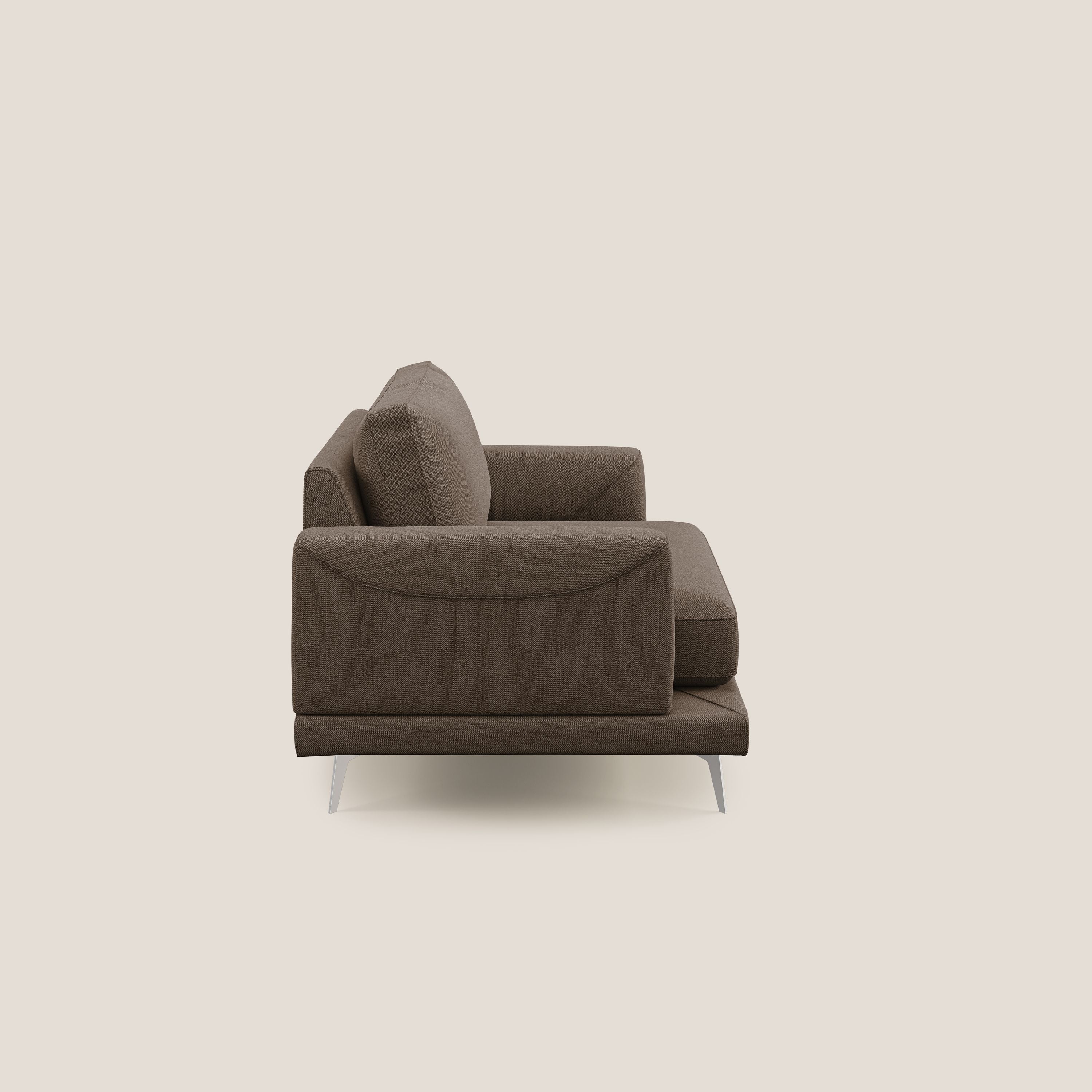 Dorian poltrona moderna in tessuto smacchiabile T05 marrone - divani.store