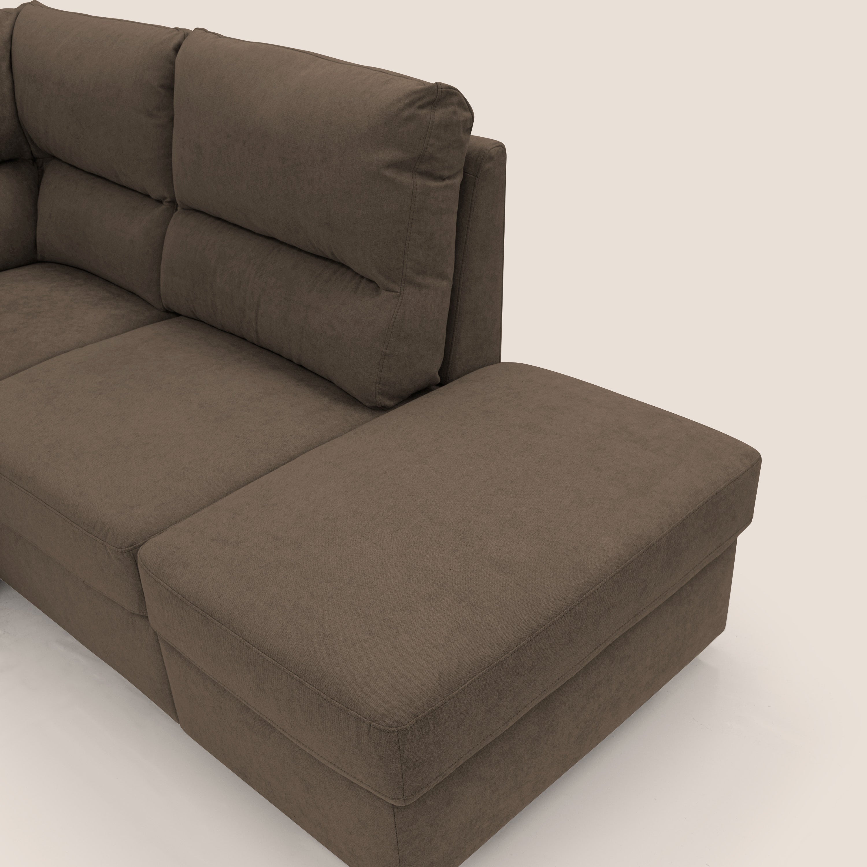 Minerva divano angolare con estraibile a cassettone e pouf contenitore in tessuto morbido impermeabile T02 marrone - divani.store