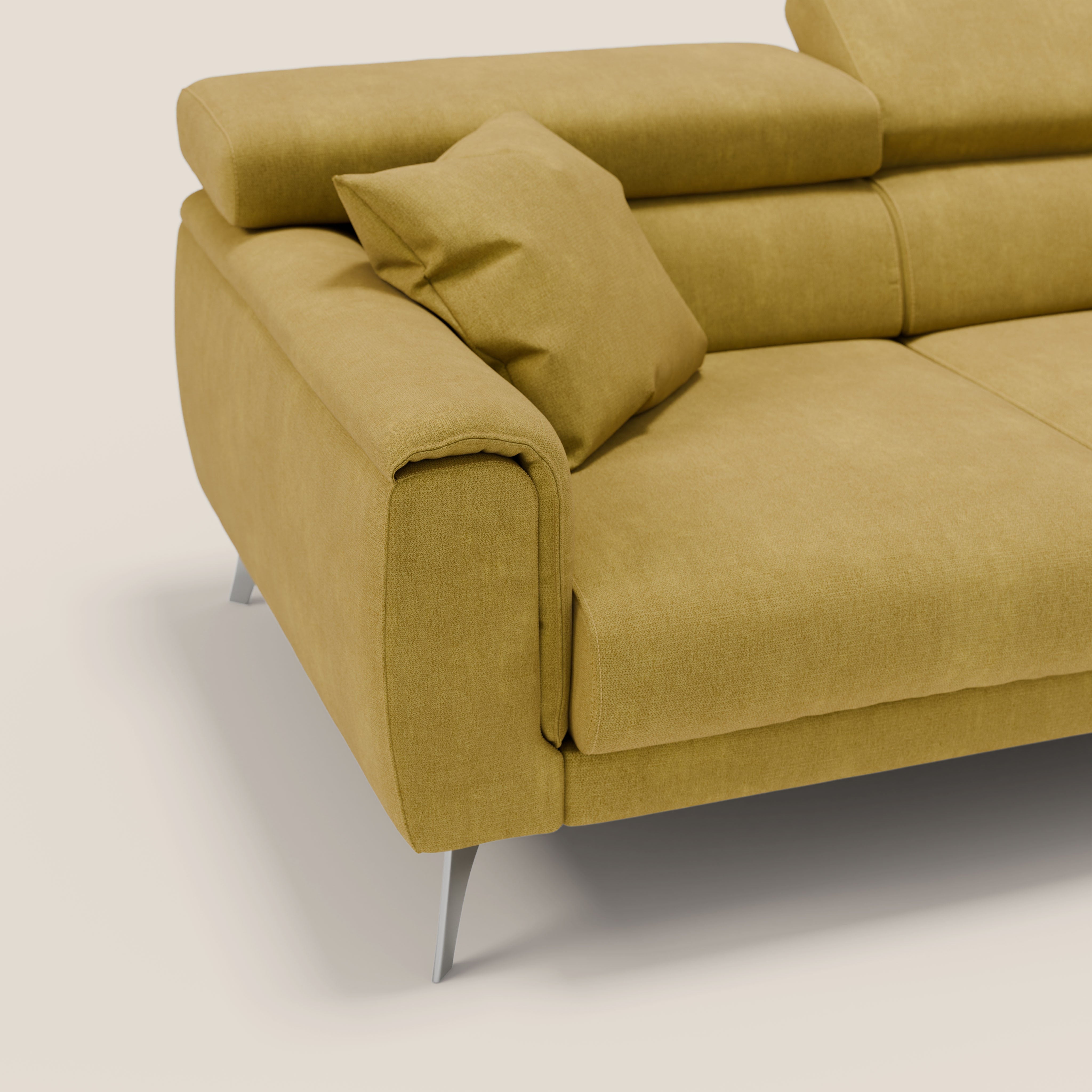 Caravaggio divano con 3 sedute allungabili indipendenti e poggiatesta reclinabili in tessuto impermeabile T02 giallo - divani.store