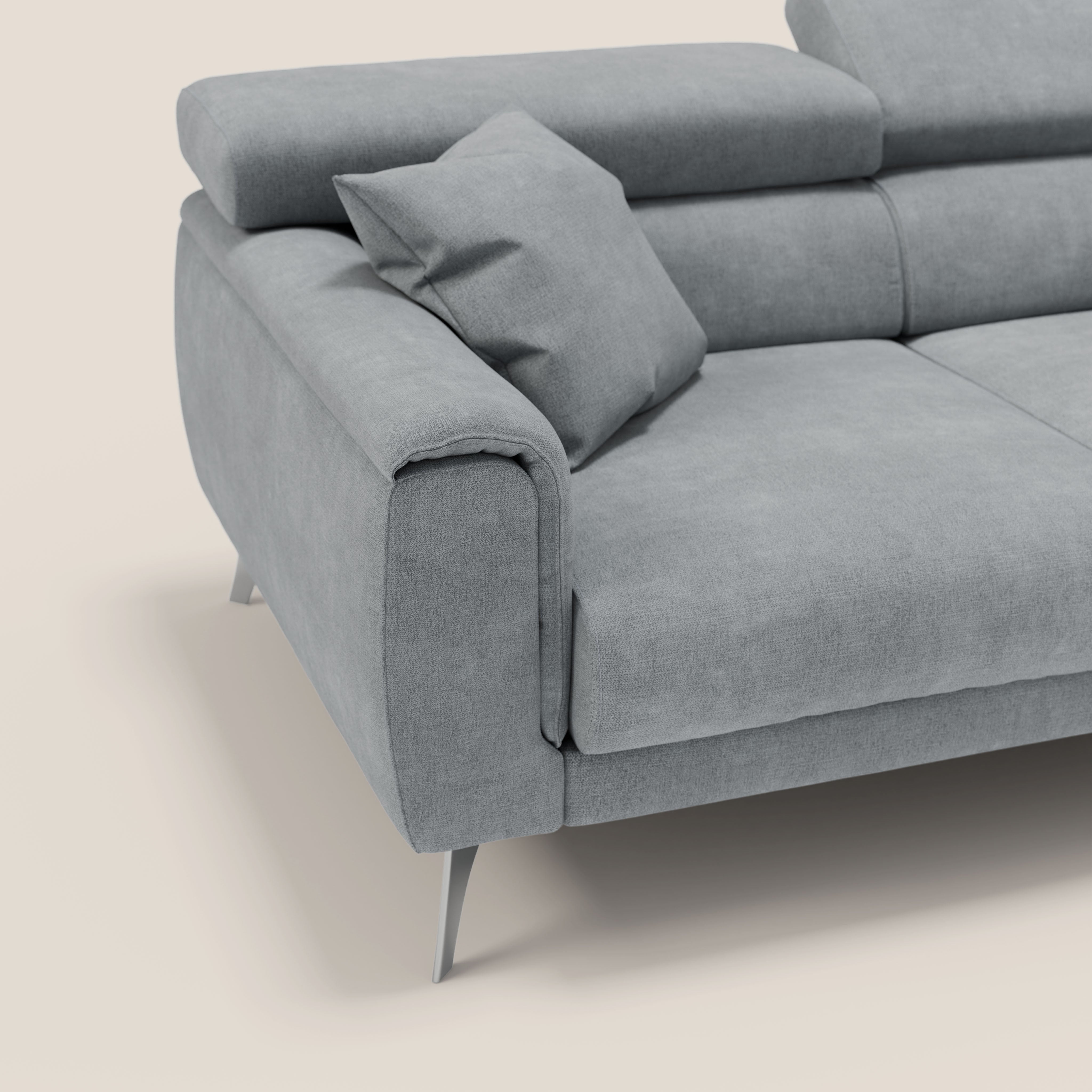 Caravaggio divano con 3 sedute allungabili indipendenti e poggiatesta reclinabili in tessuto impermeabile T02 grigio chiaro - divani.store