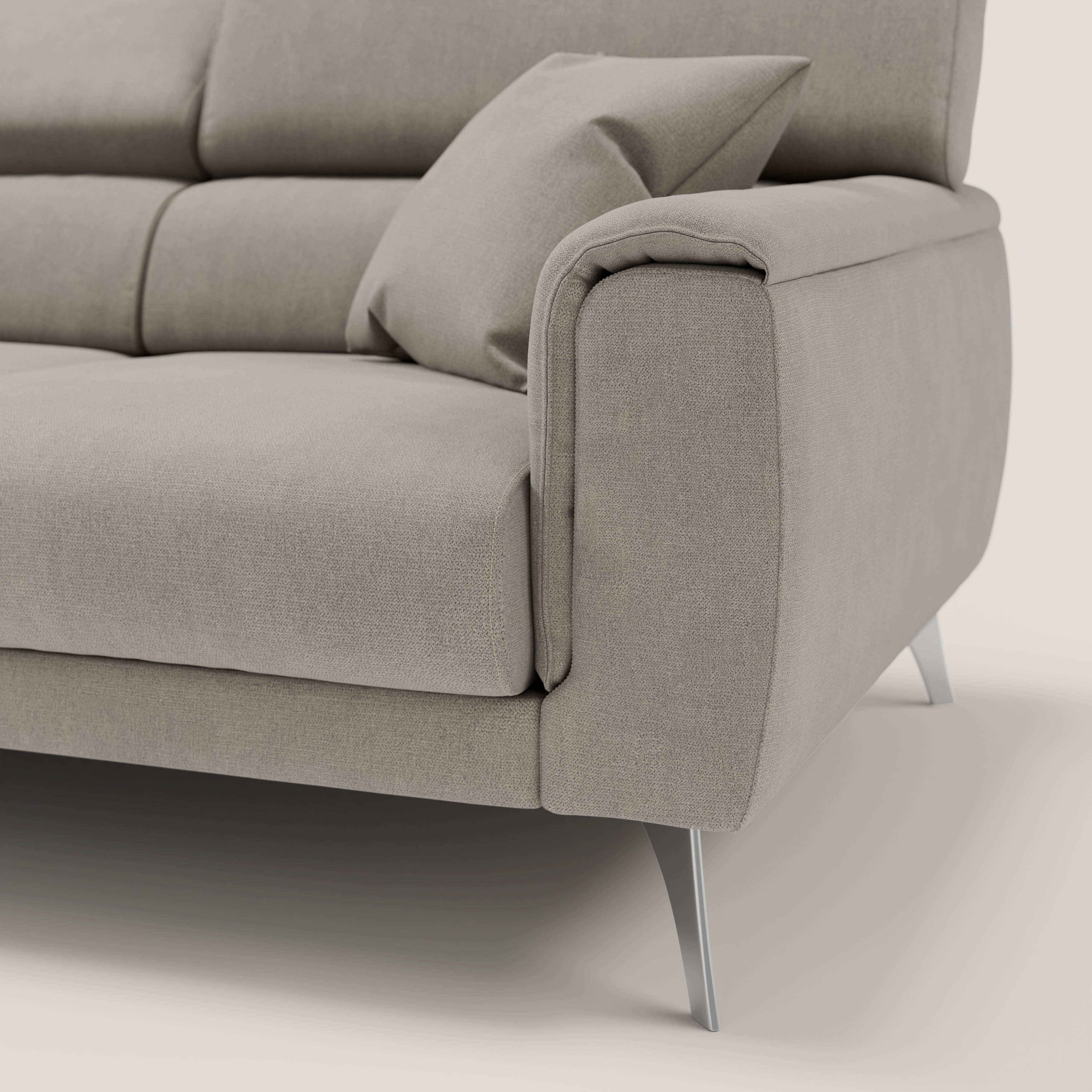 Caravaggio divano con 3 sedute allungabili indipendenti e poggiatesta reclinabili in tessuto impermeabile T02 beige - divani.store