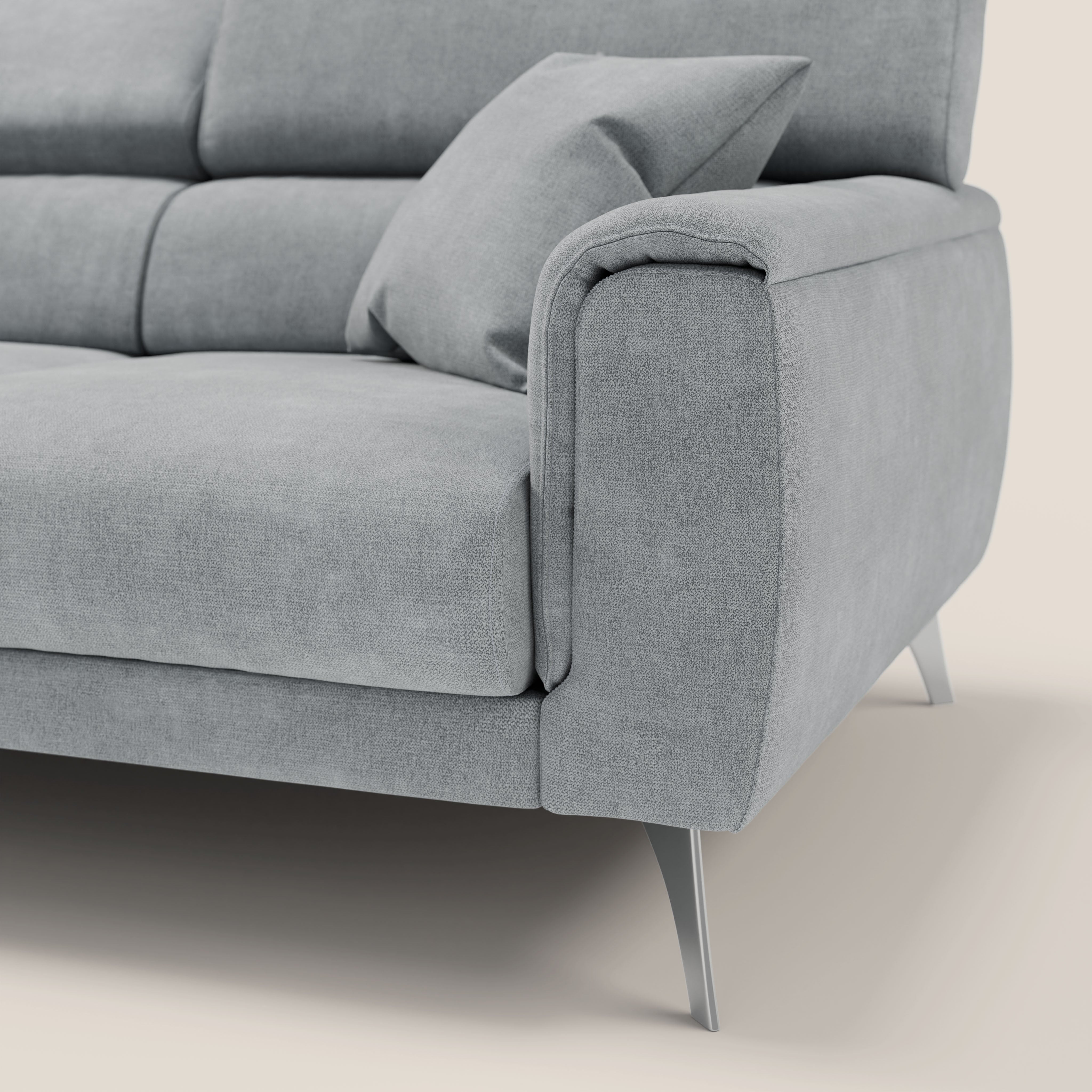 Caravaggio divano con 3 sedute allungabili indipendenti e poggiatesta reclinabili in tessuto impermeabile T02 grigio chiaro - divani.store