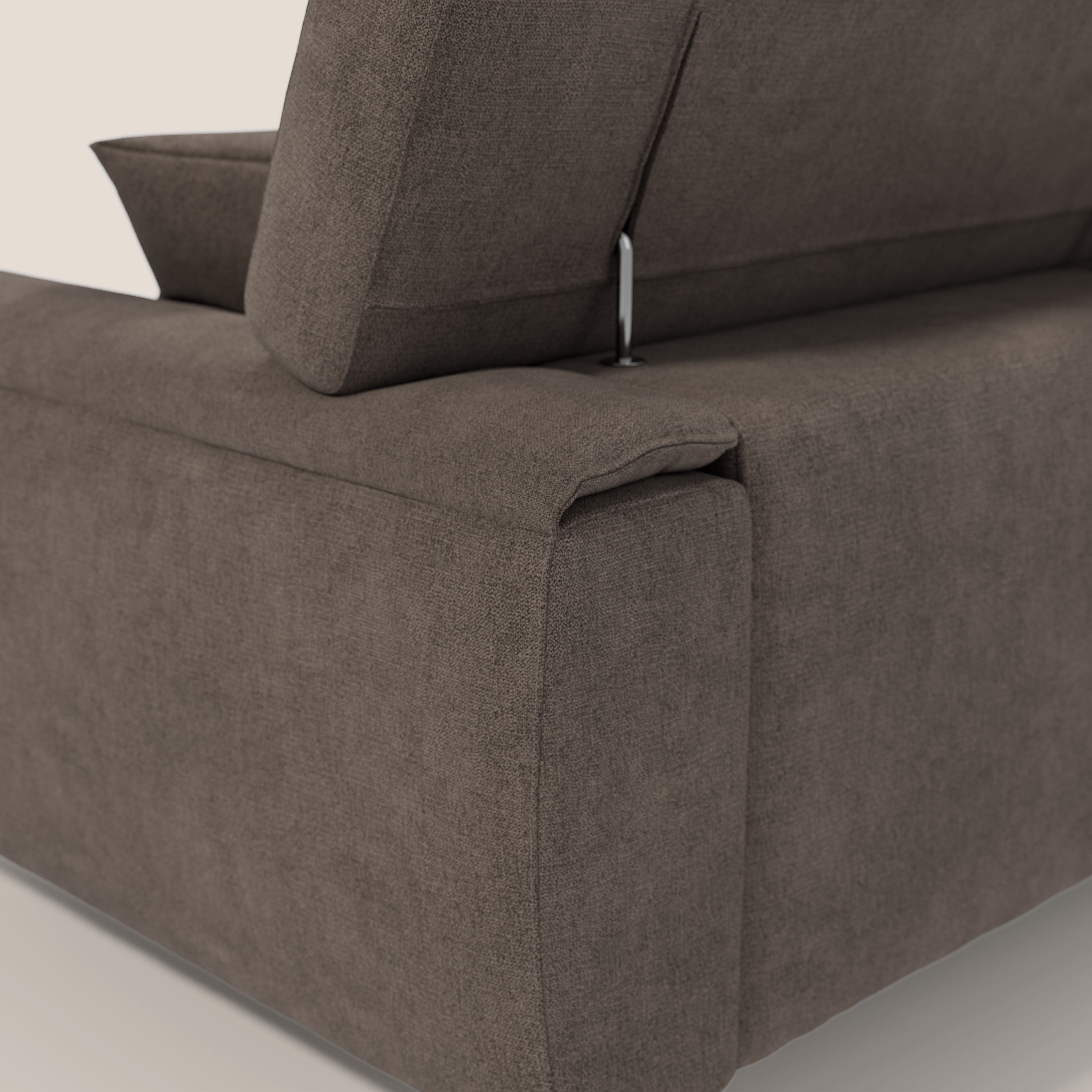 Caravaggio divano con 3 sedute allungabili indipendenti e poggiatesta reclinabili in tessuto impermeabile T02 marrone - divani.store