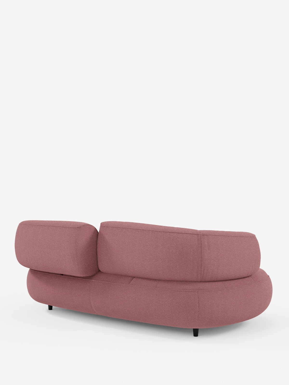Il divano Curvato a fagiolo a 3 posti con schienali traslanti in morbido tessuto effetto cotone smacchiabile T33 è un divano contemporaneo a tre posti color rosa antico, dalla silhouette arrotondata, con due cuscini dello schienale e piccole gambe nere.