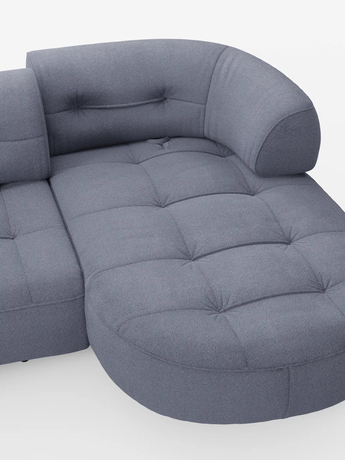 Il divano angolare Croissant, dal design a fagiolo e con schienali scorrevoli in morbido tessuto effetto cotone smacchiabile T33, è un divano blu-grigio a forma di fagiolo, dal design modulare trapuntato, con chaise longue curva e schienale basso.