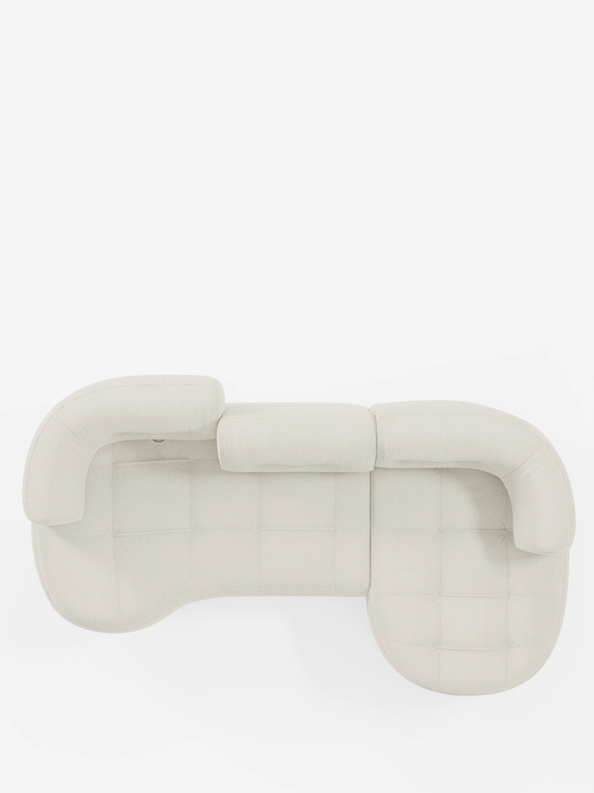 Vista dall'alto di un divano angolare Croissant color beige chiaro, dal design a forma di fagiolo e con schienali scorrevoli, rivestito in morbido tessuto effetto cotone smacchiabile T33, con seduta trapuntata e schienali regolabili, su sfondo bianco.