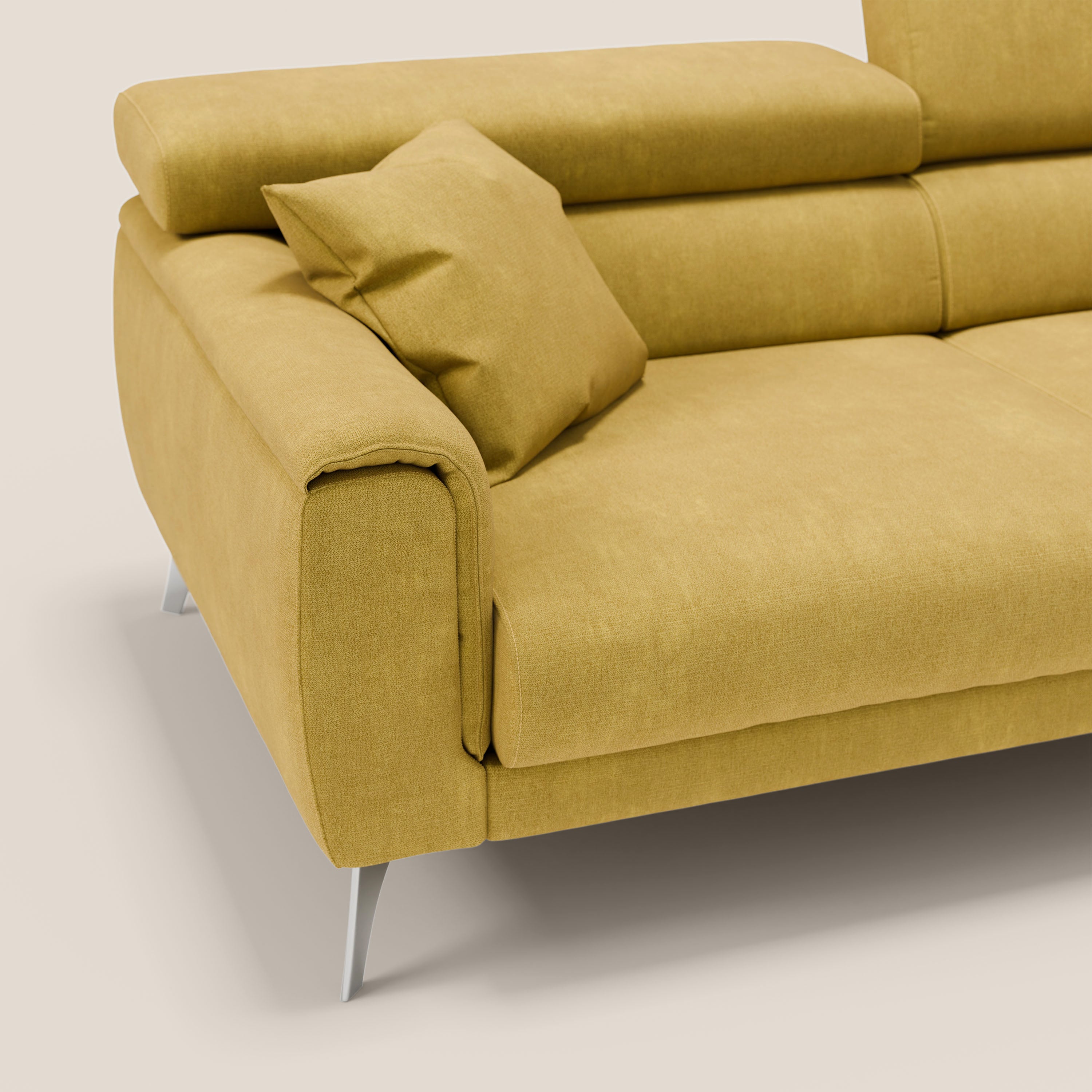 Caravaggio divano con sedute allungabili e poggiatesta reclinabili in tessuto impermeabile T02 giallo - divani.store