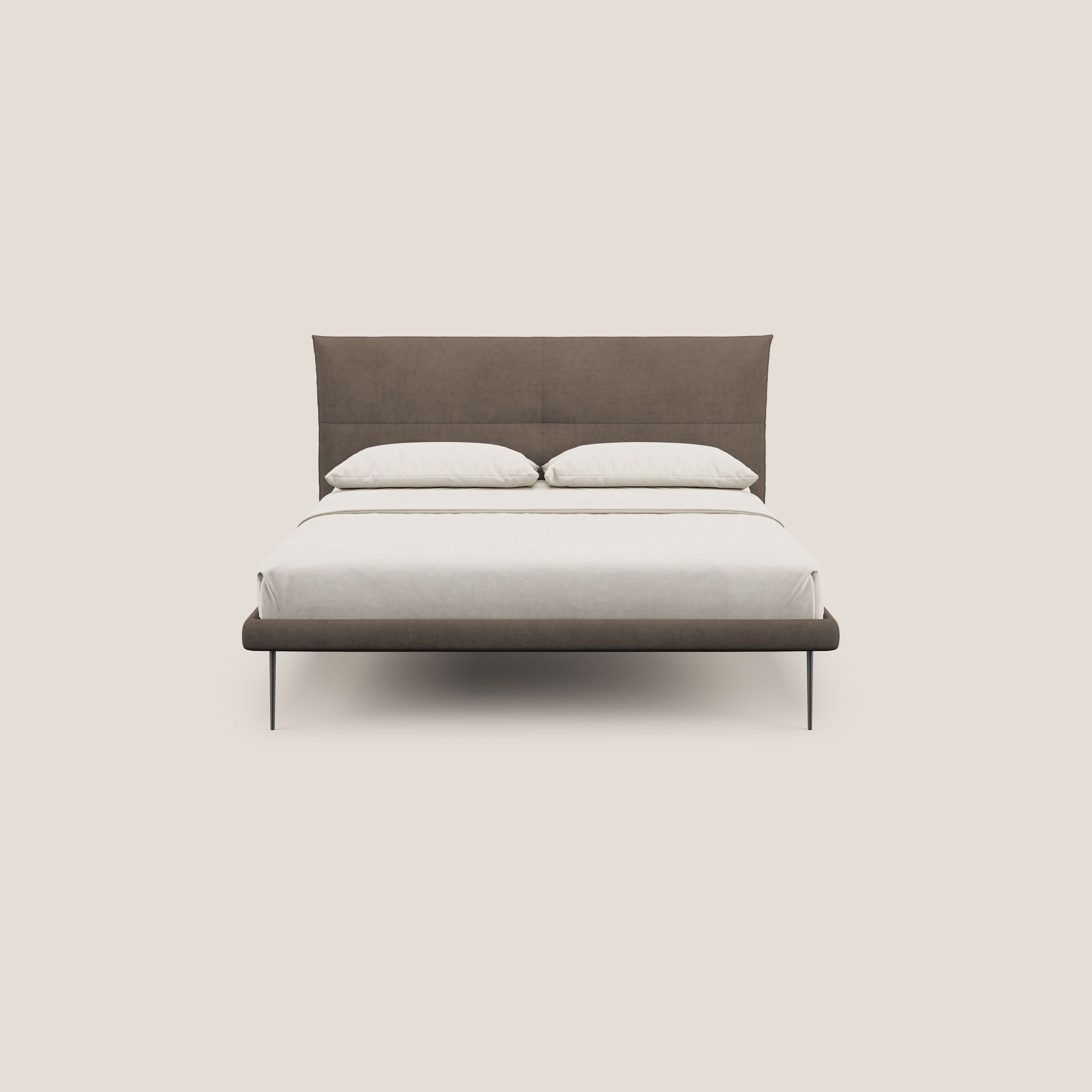 Akiko letto imbottito con piedi alti in metallo in tessuto impermeabile T02 marrone - divani.store