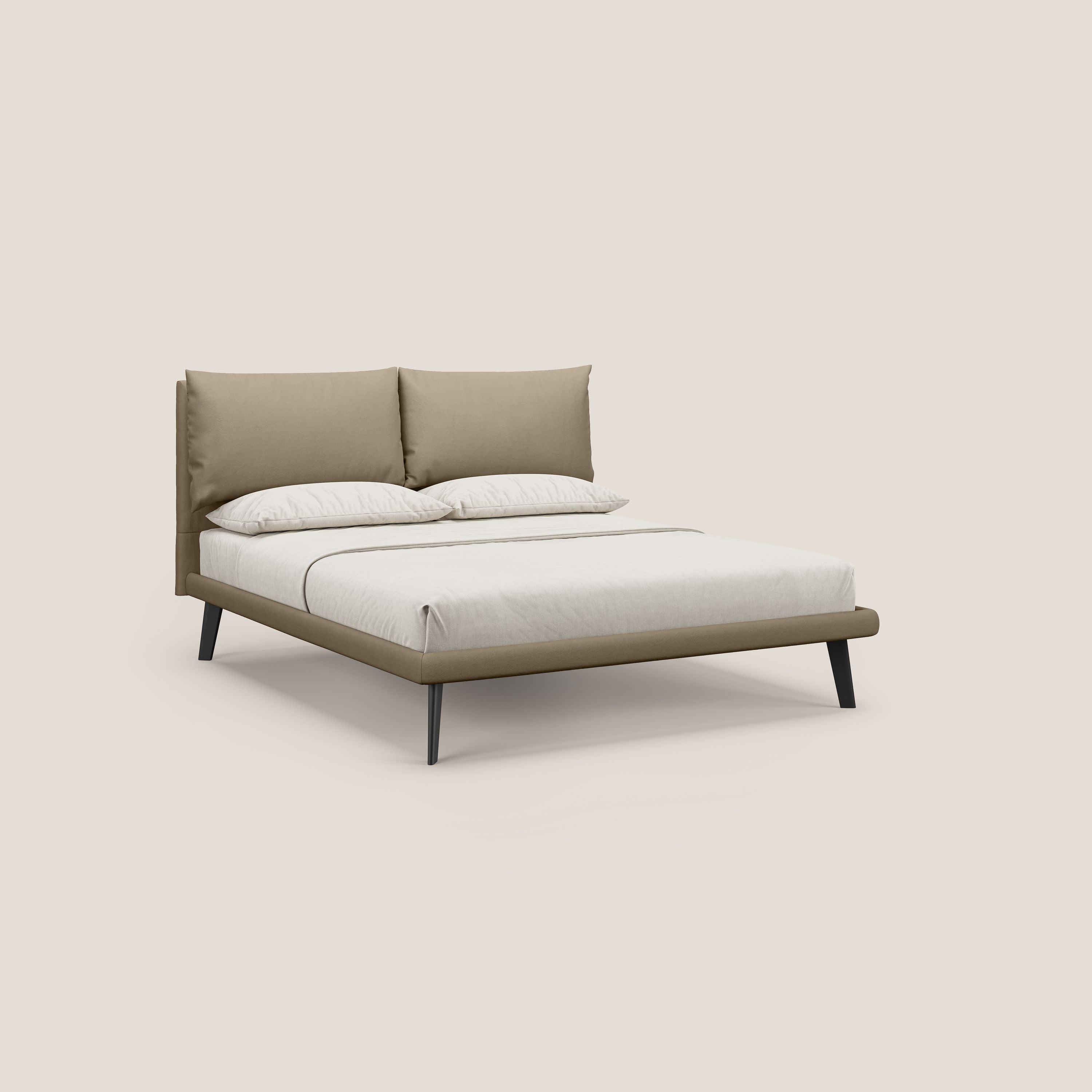 Astrid letto imbottito con piedi in legno in microfibra smacchiabile T11 tortora - divani.store
