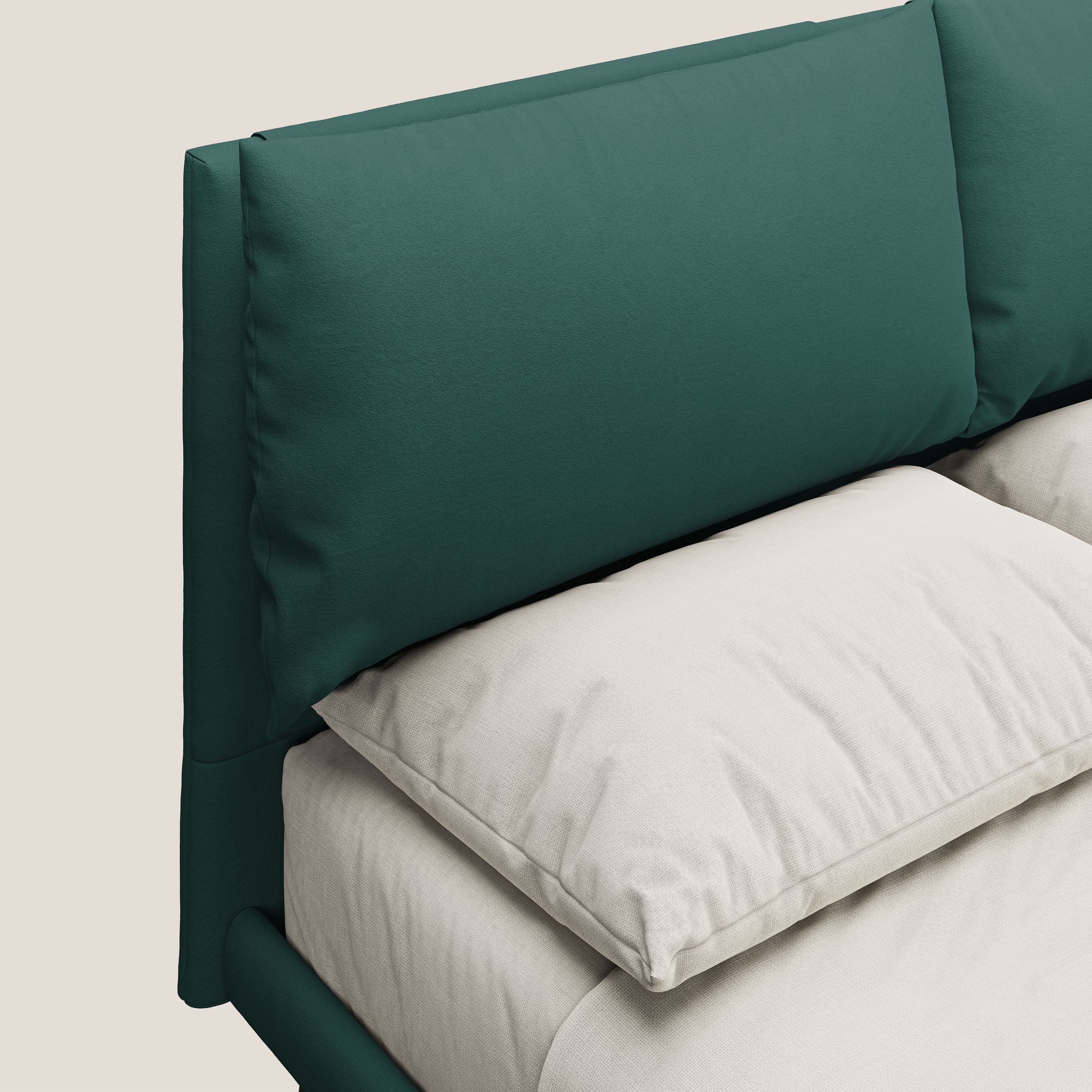 Astrid letto imbottito con piedi in legno in microfibra smacchiabile T11 petrolio - divani.store